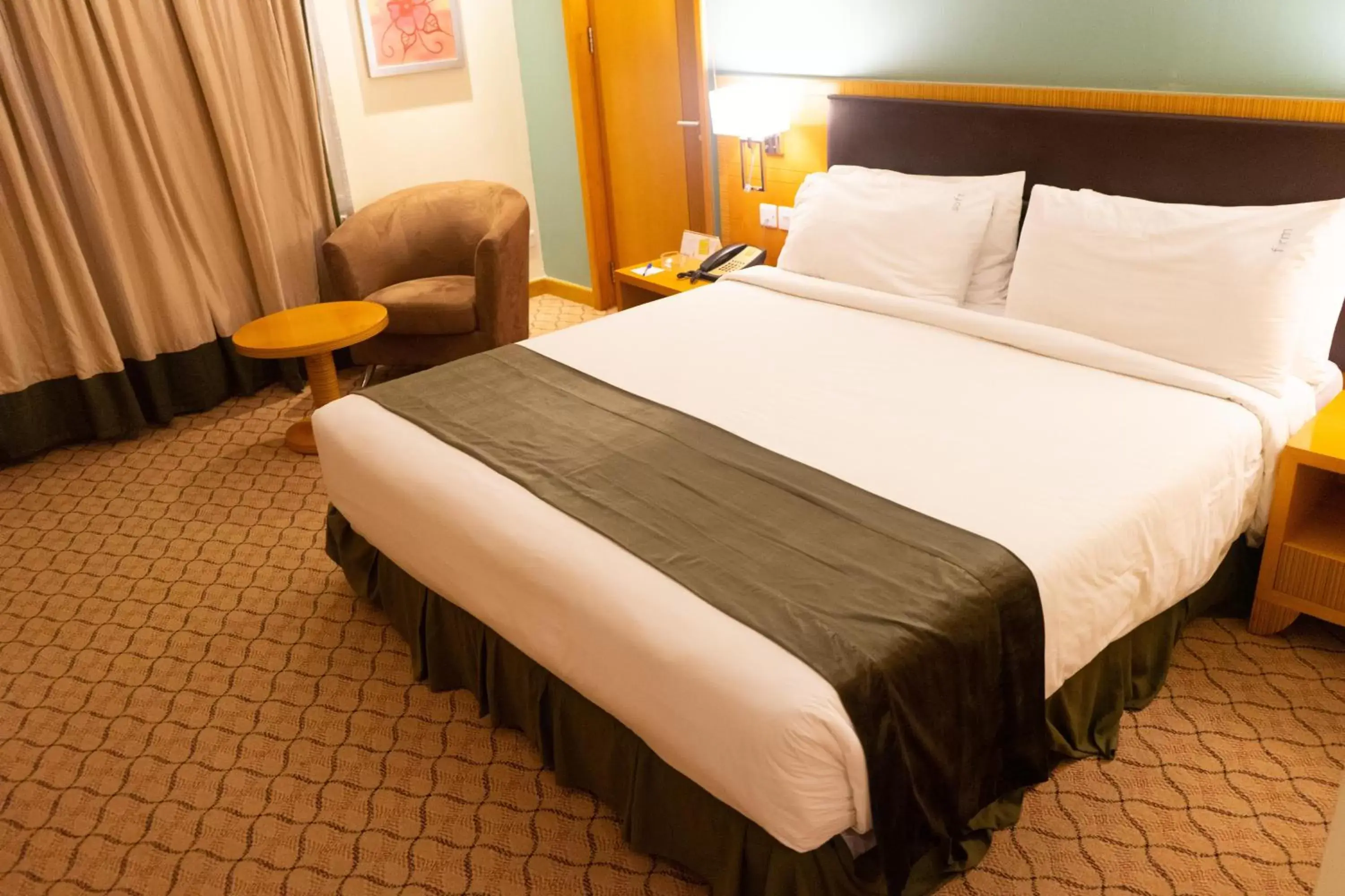 Double Room - Disability Access in Holiday Inn Dar Es Salaam, an IHG Hotel Double Room - Disability Access in Holiday Inn Dar Es Salaam, an IHG Hotel