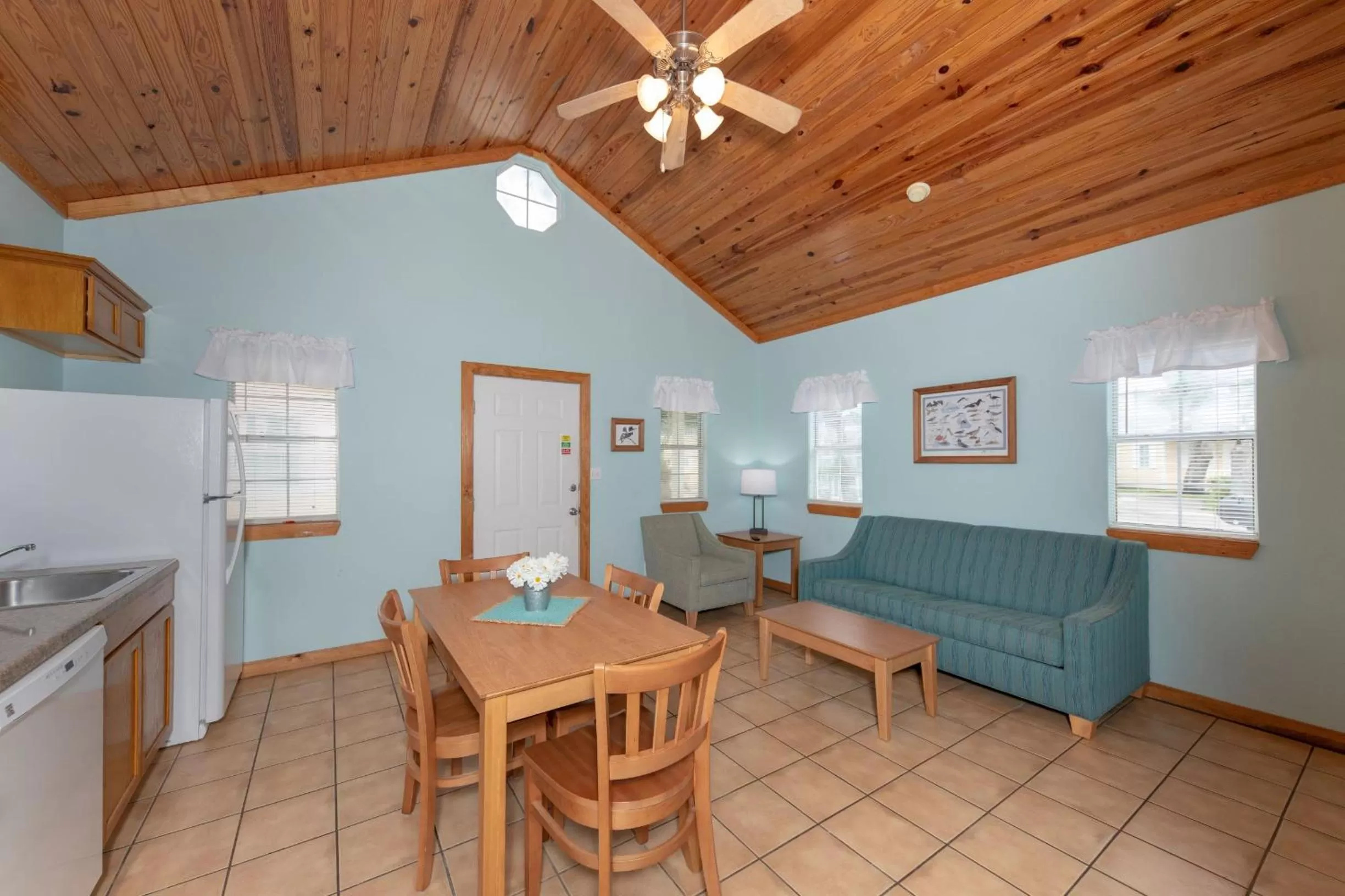 Kitchen or kitchenette in D&R Pelican Bay Resort