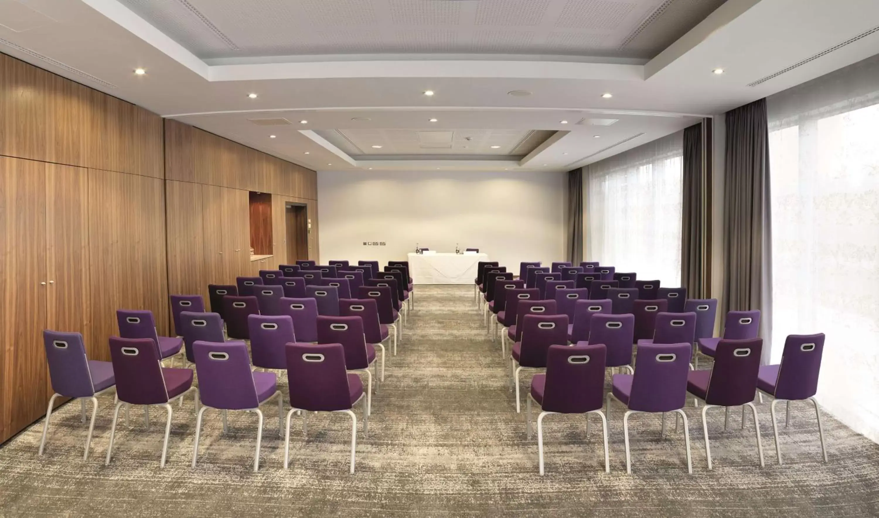 Meeting/conference room in Radisson Blu Hotel East Midlands Airport