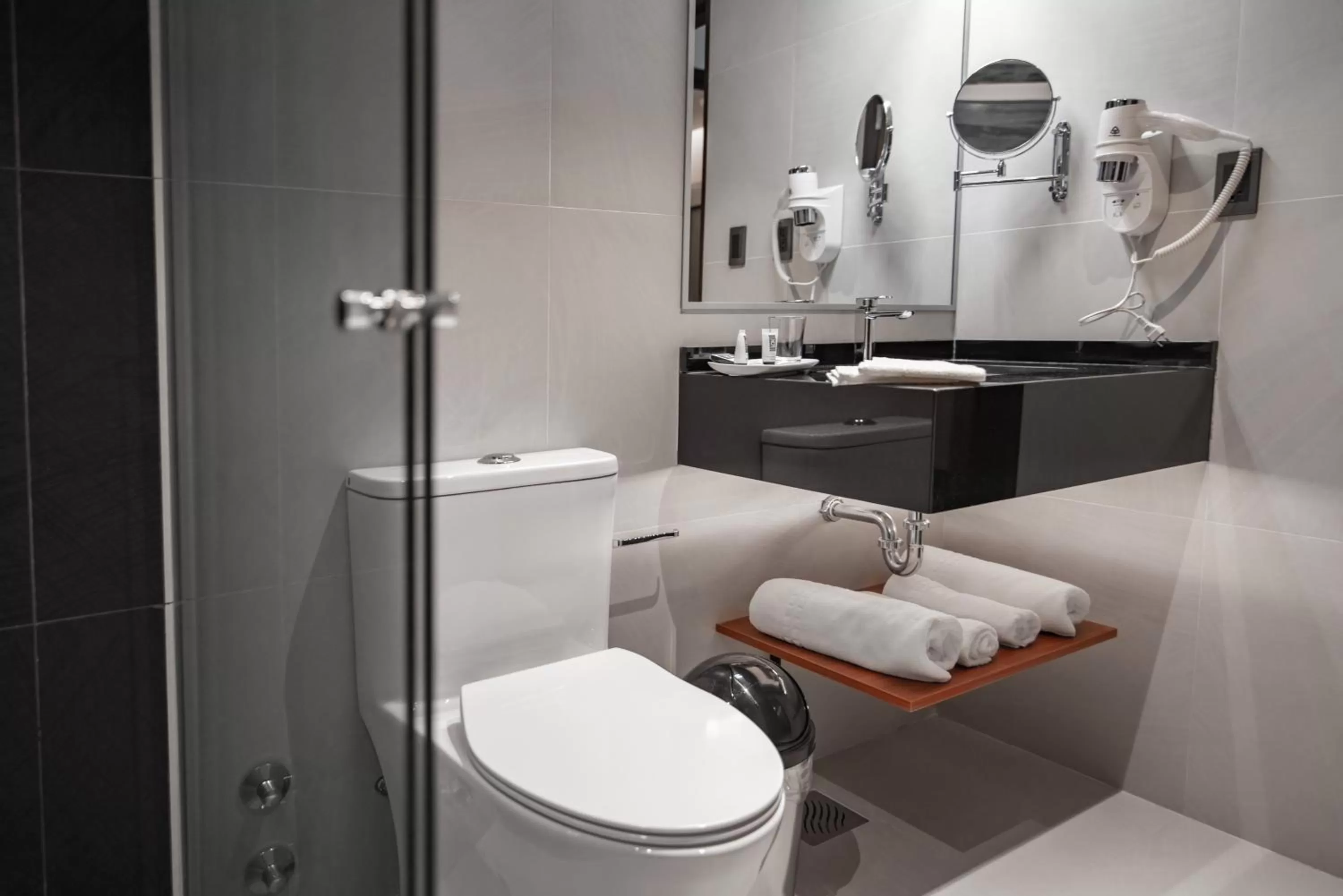 Bathroom in Mitru Express Hotel