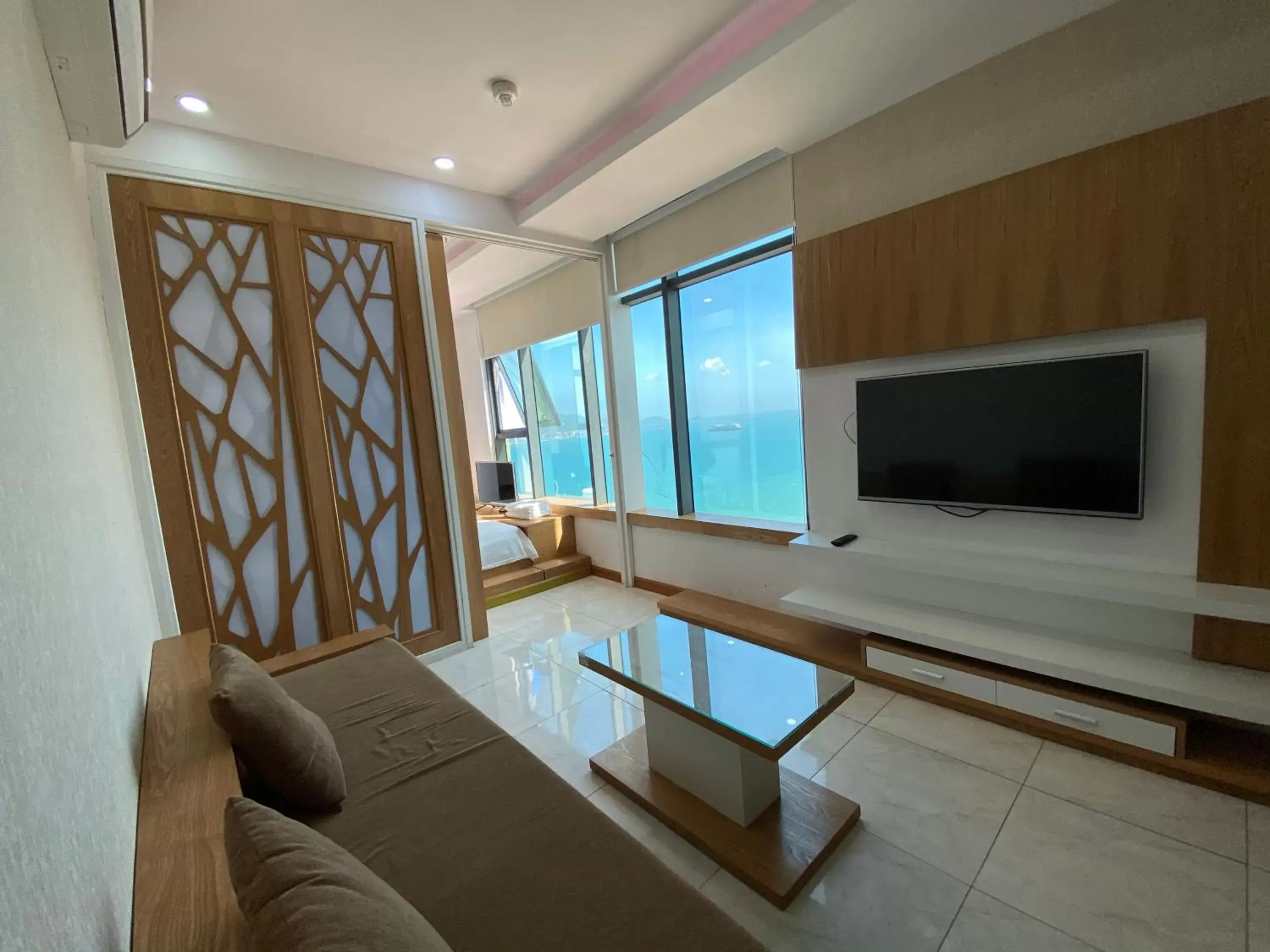 Communal lounge/ TV room, Seating Area in Gold Ocean Apartment
