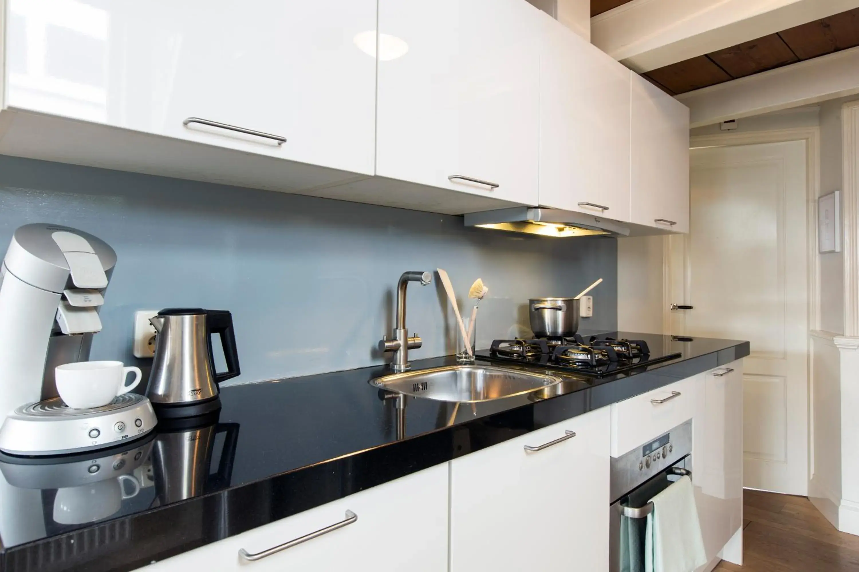 Kitchen or kitchenette, Kitchen/Kitchenette in Grand Canal Boutique Hotel