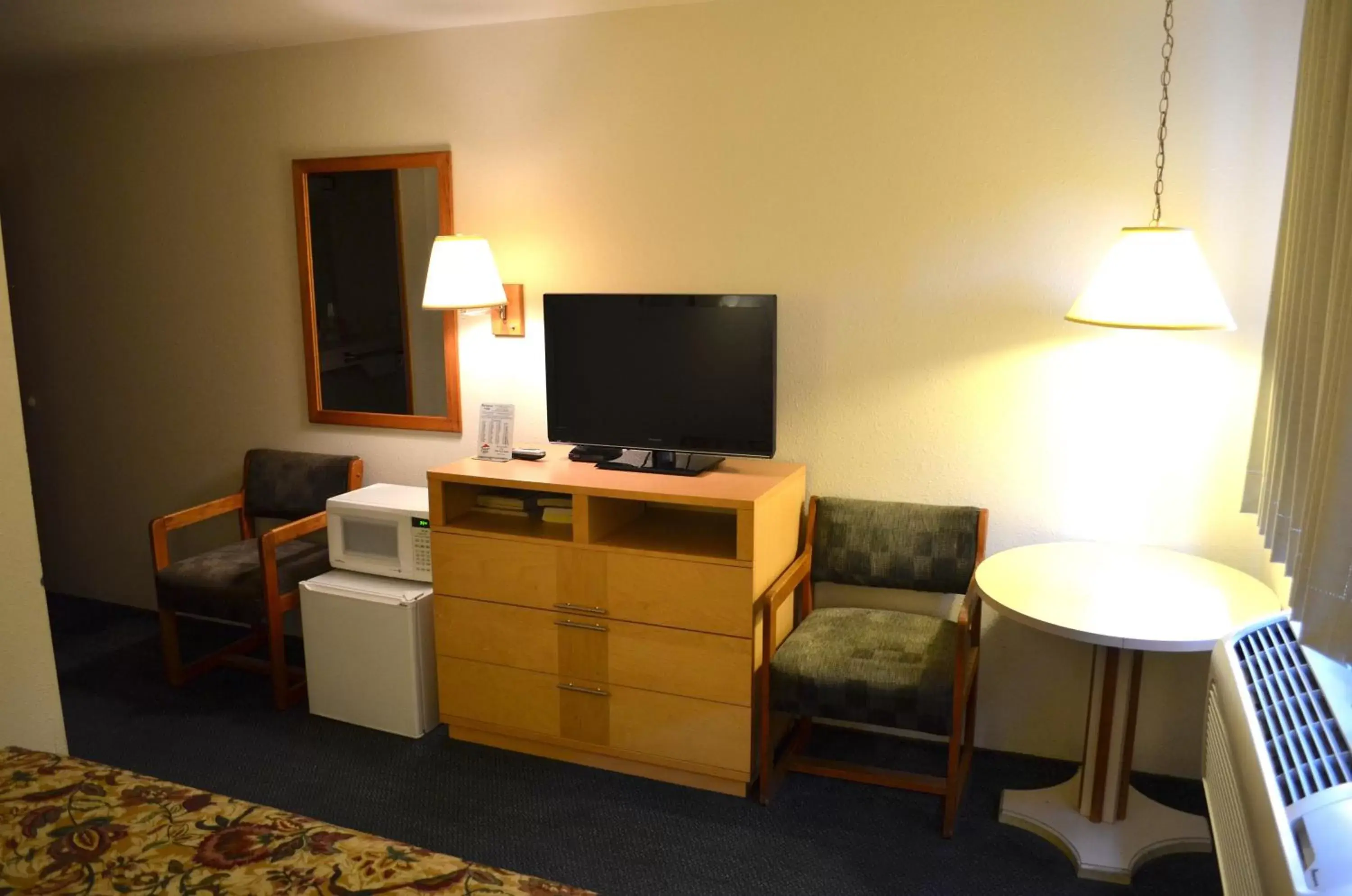 Photo of the whole room, TV/Entertainment Center in Bellingham Lodge