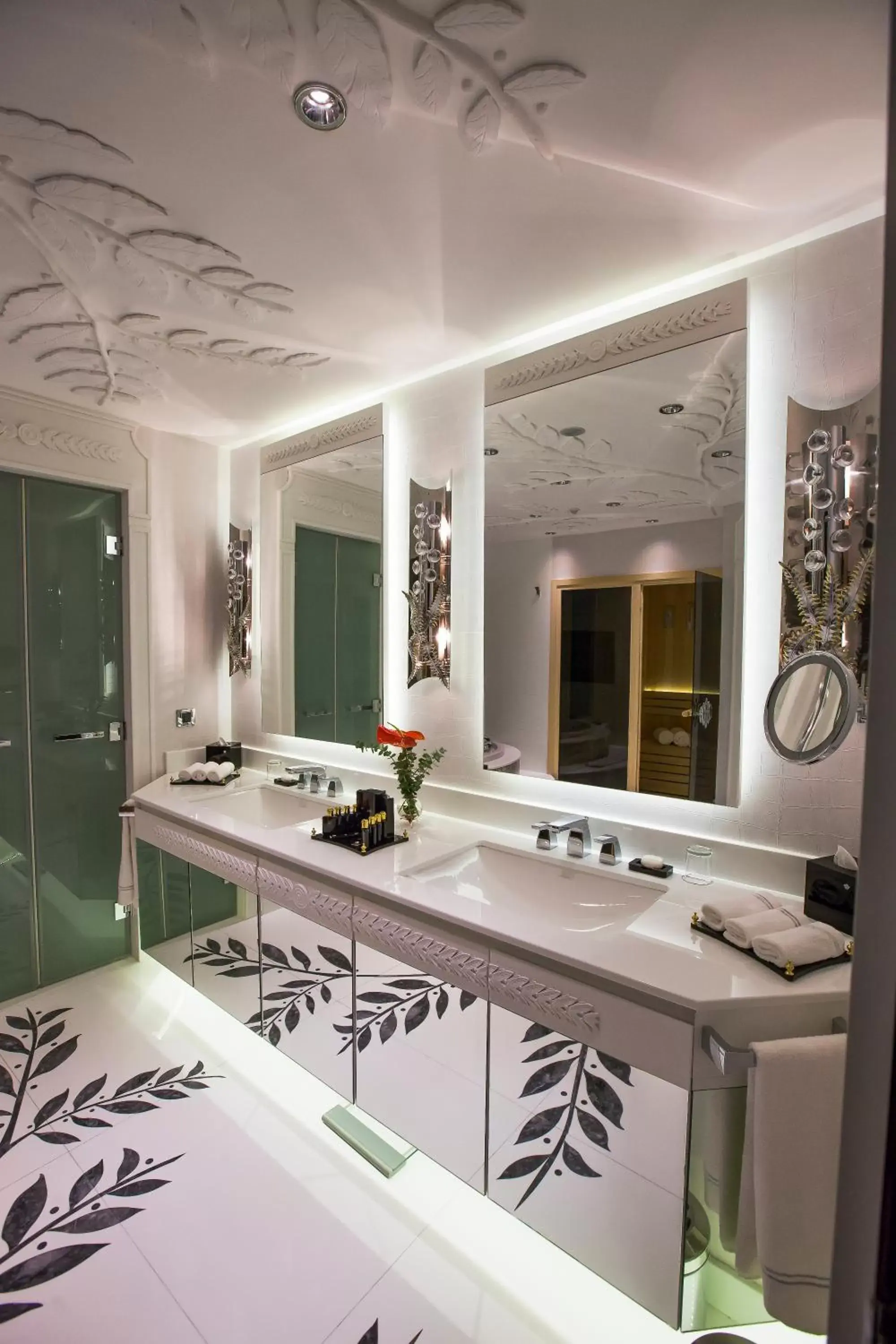 Shower, Kitchen/Kitchenette in Wyndham Grand Istanbul Kalamış Marina Hotel
