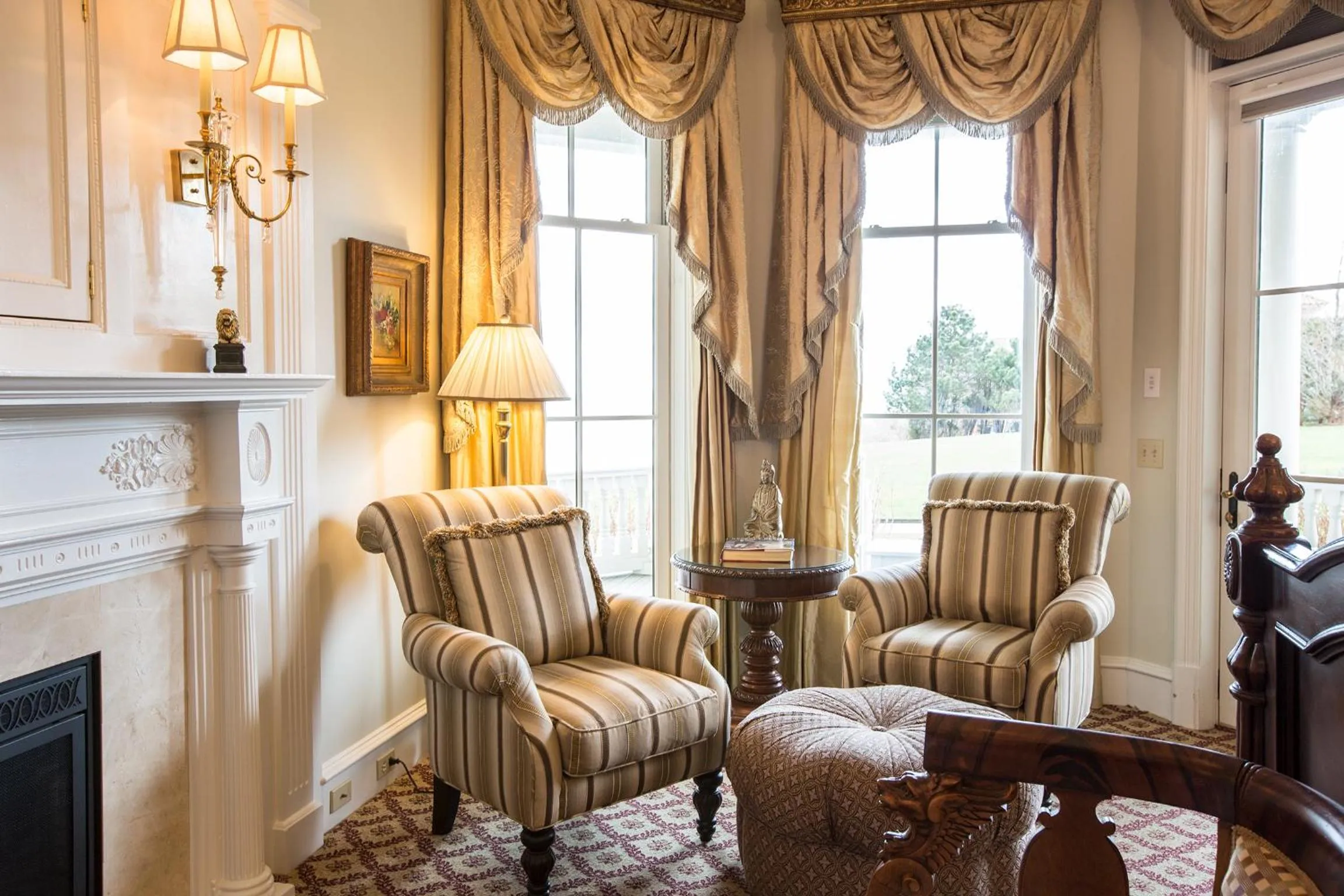 Seating area in The Chanler at Cliff Walk