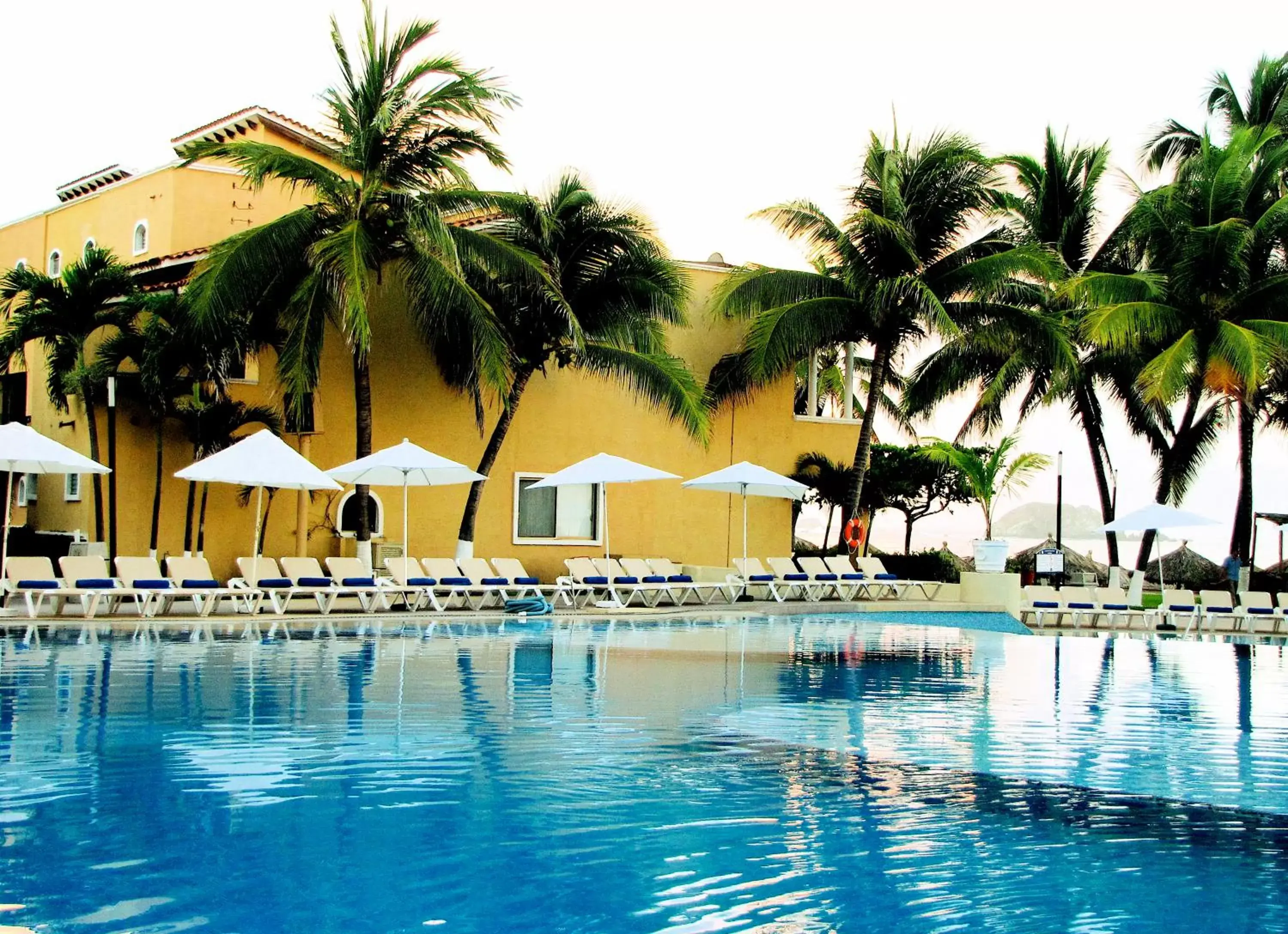 Swimming Pool in Tesoro Ixtapa All Inclusive