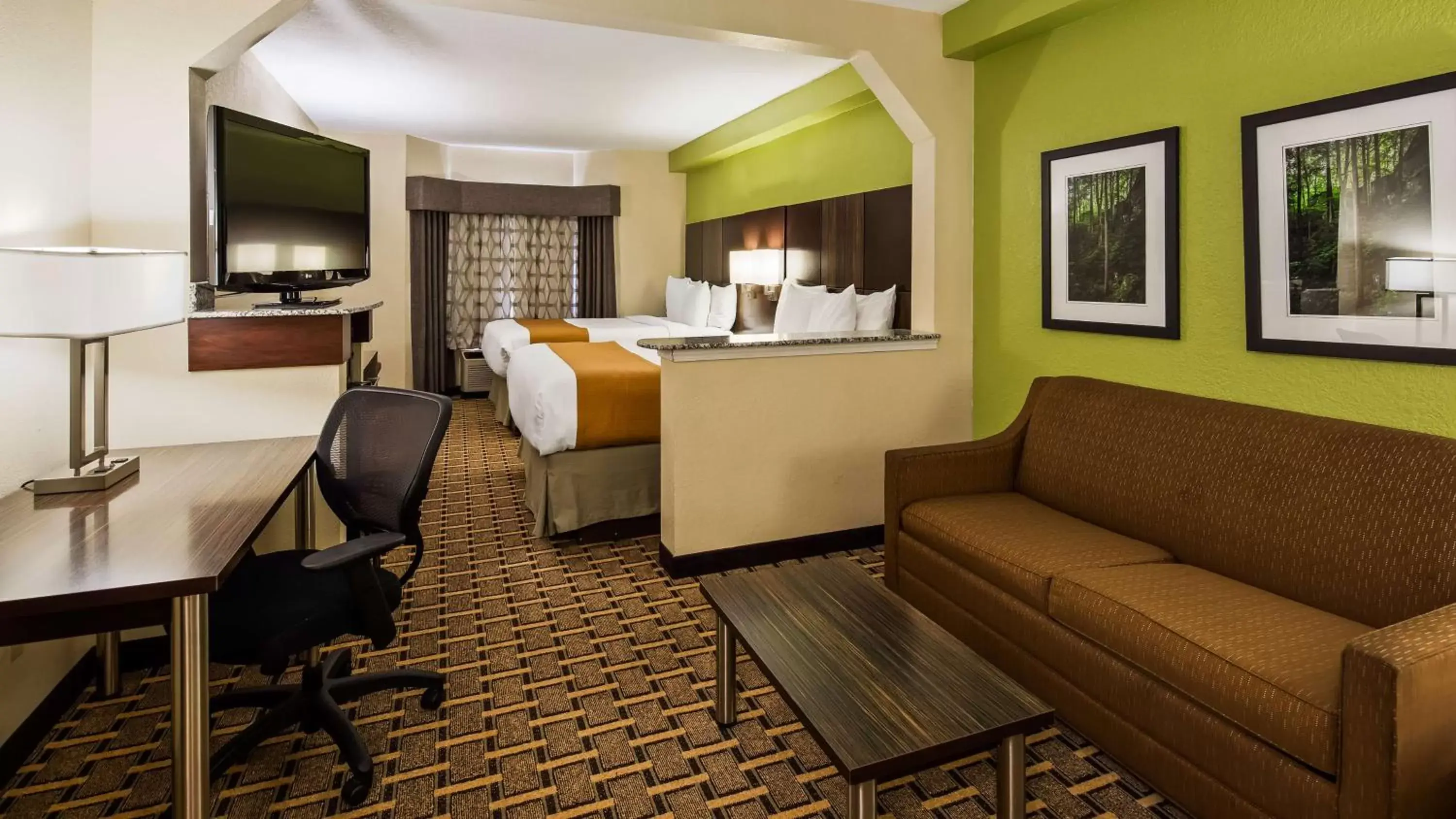 Photo of the whole room in Best Western Knoxville Suites - Downtown