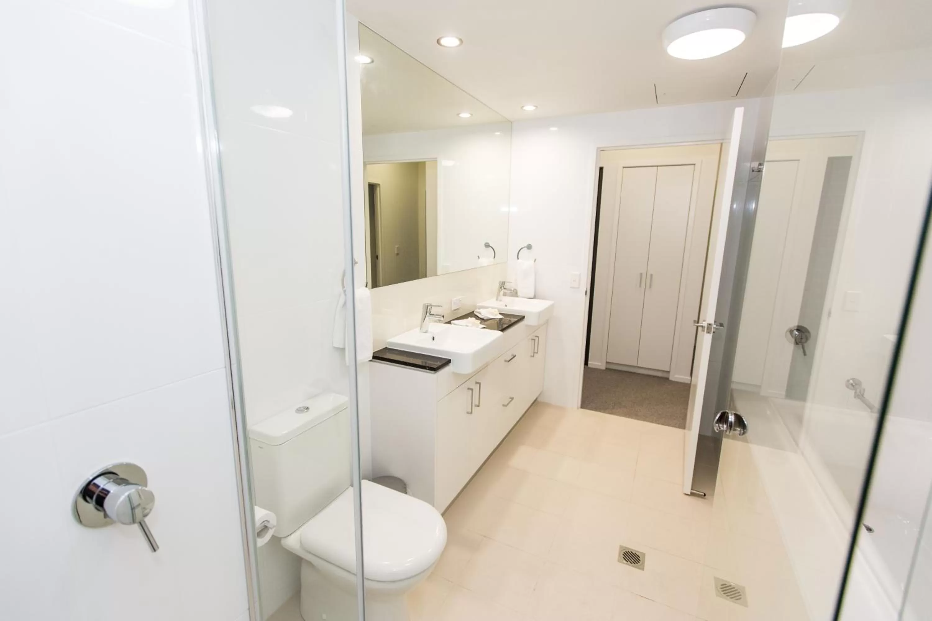 Bathroom in Gladstone Central Plaza Official