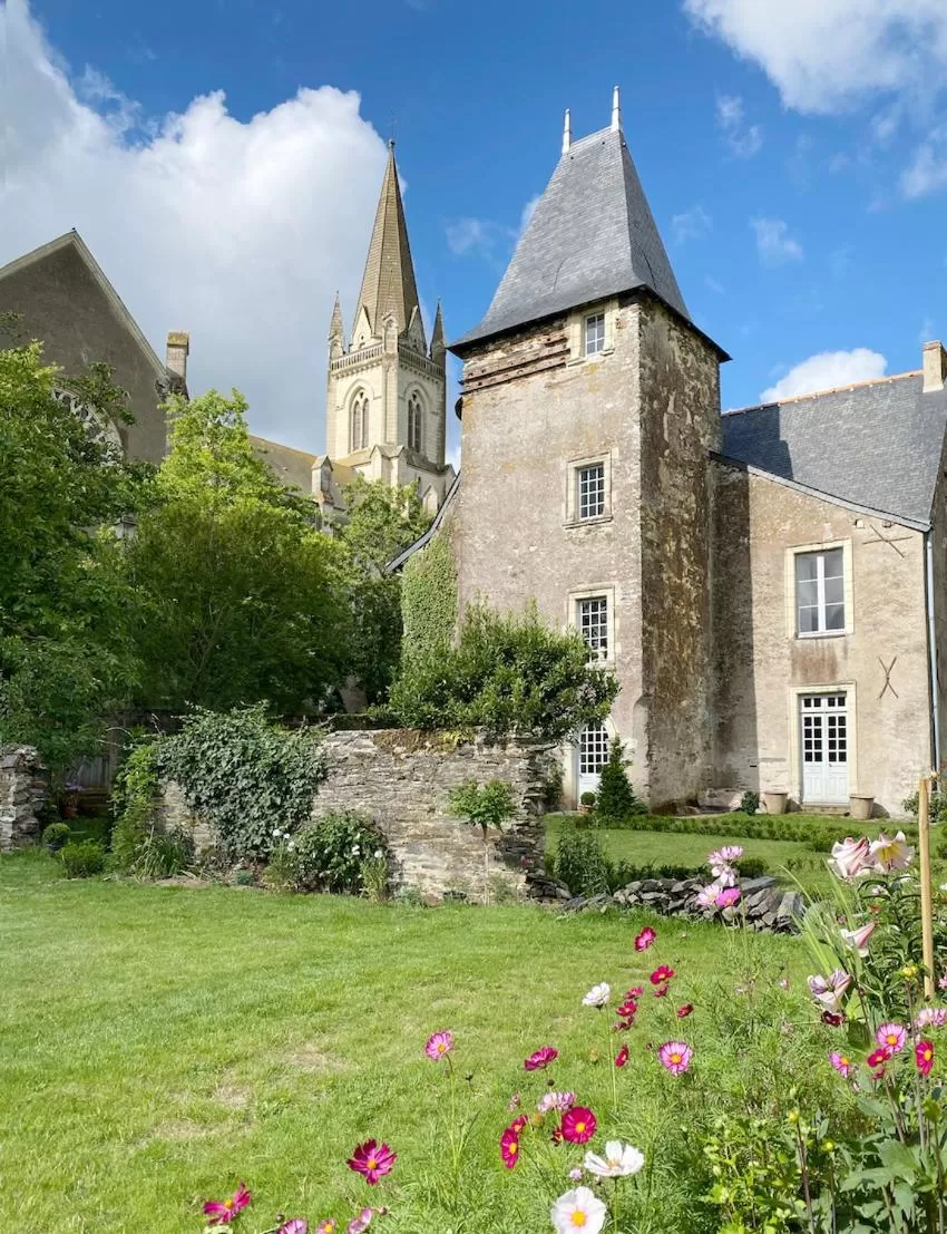 Property building in Manoir de Ghaisne