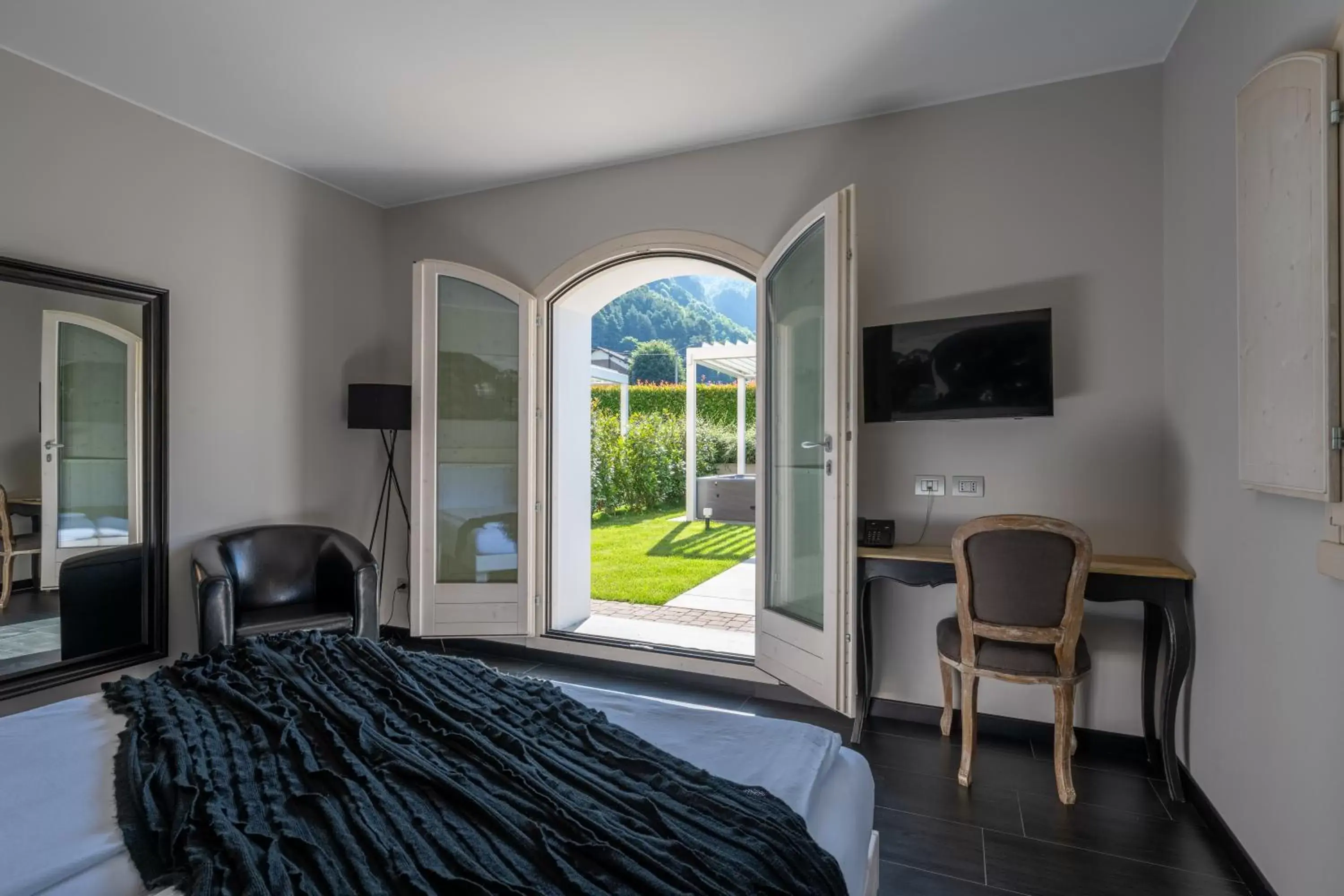 Bedroom, Seating Area in Bianco Hotel