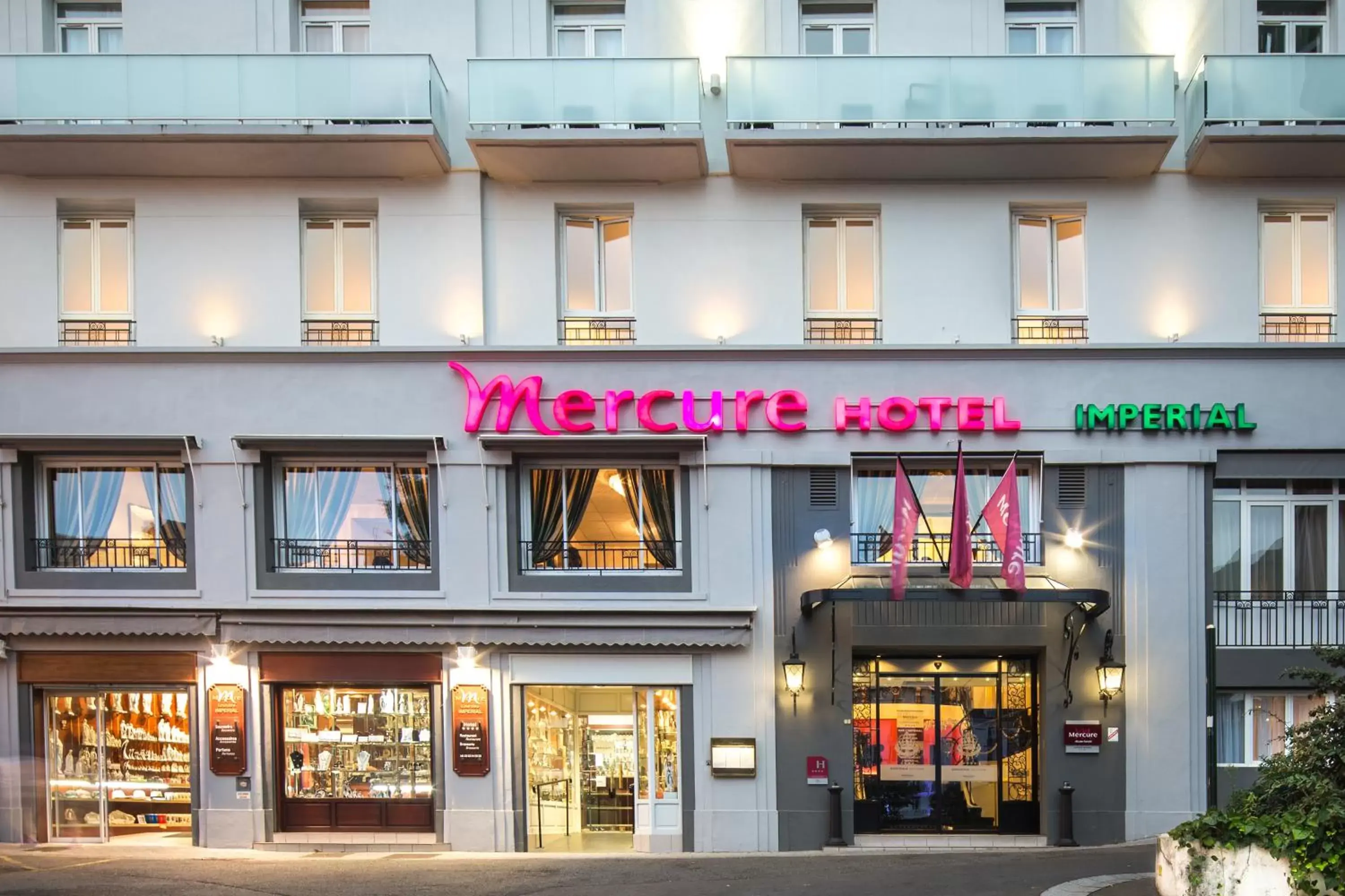 Property Building in Mercure Lourdes Impérial