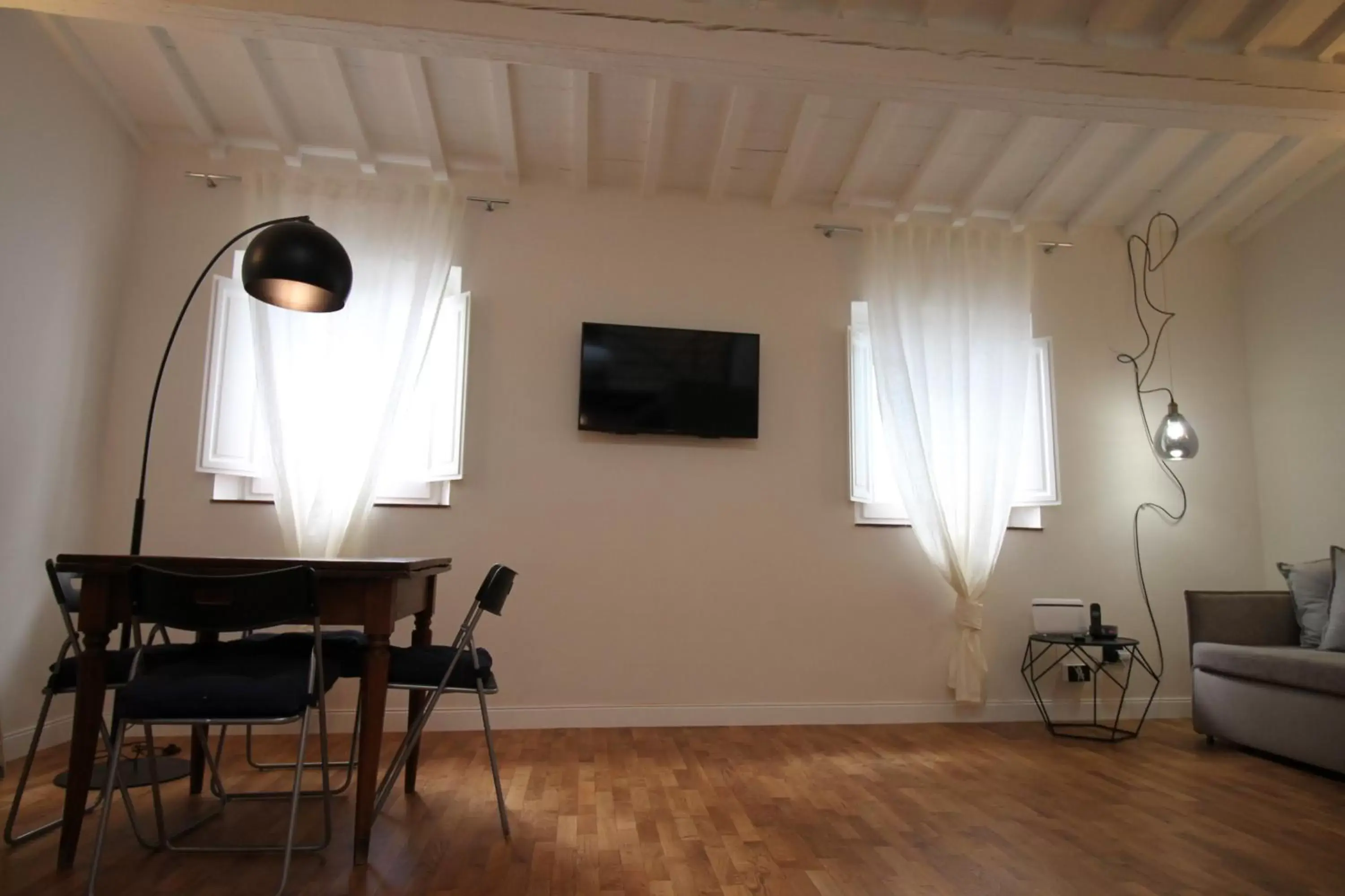 Communal lounge/ TV room, TV/Entertainment Center in Tornabuoni View