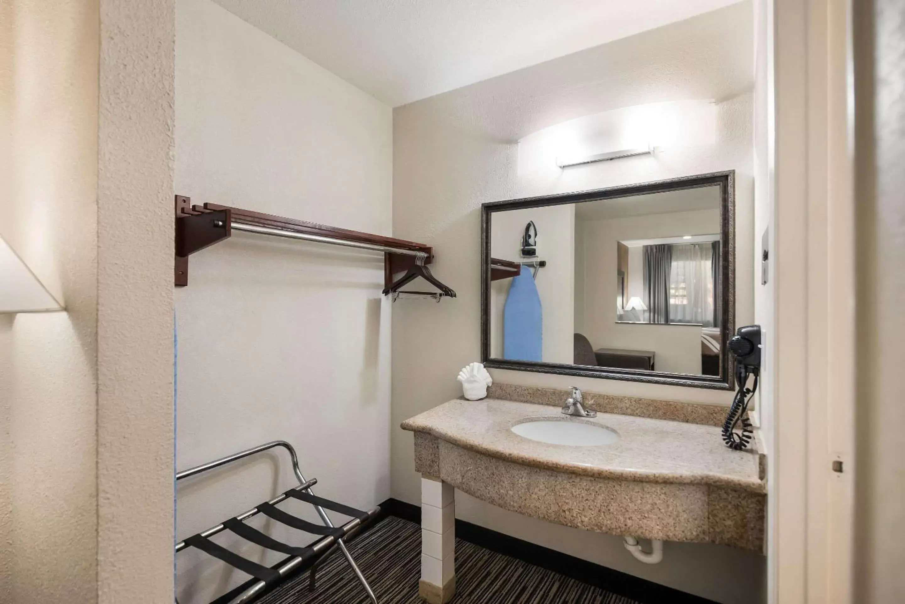 Bedroom, Bathroom in Quality Inn & Suites Lufkin