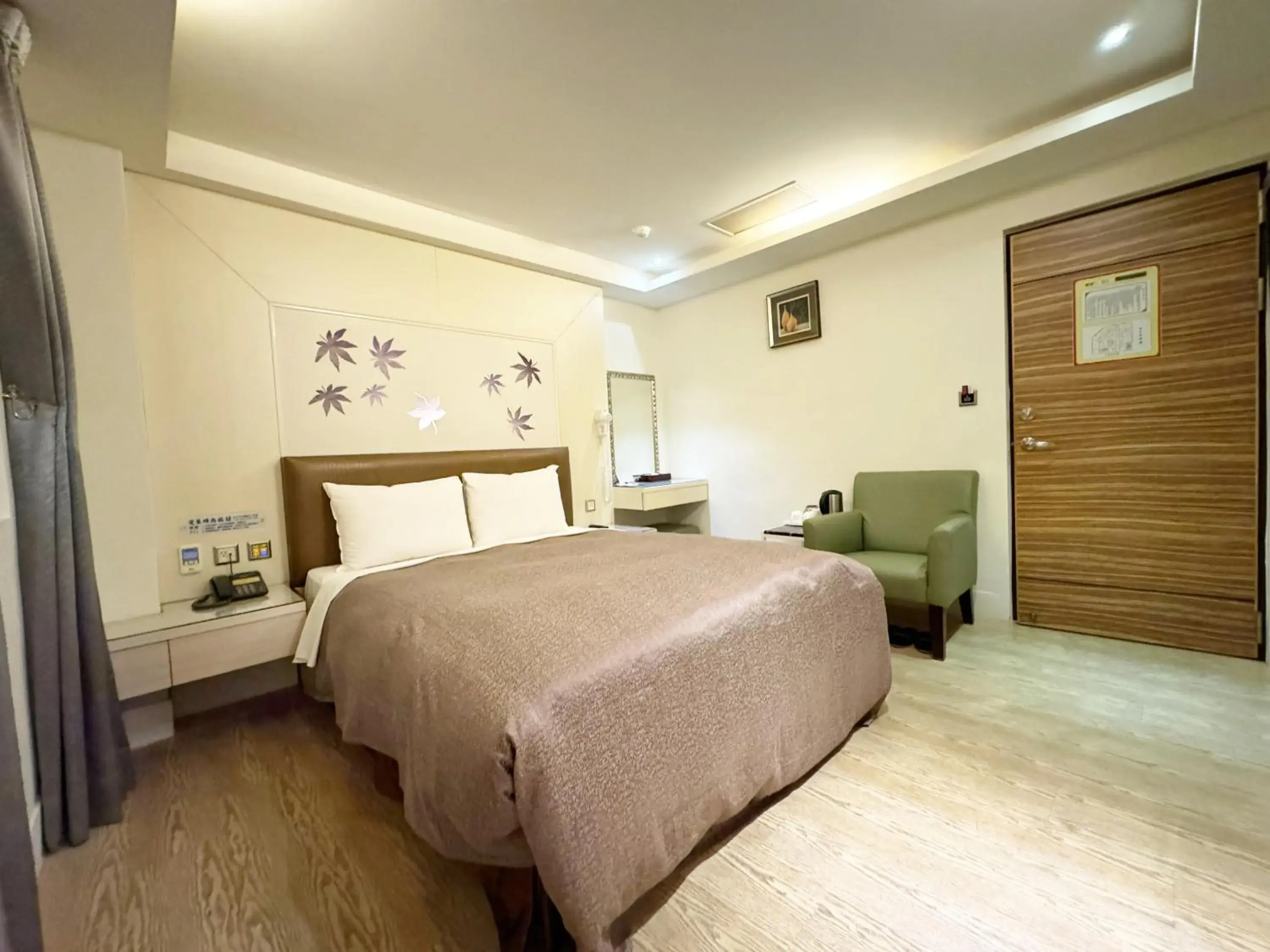 Photo of the whole room, Bed in Ai-Lai Fashion Hotel