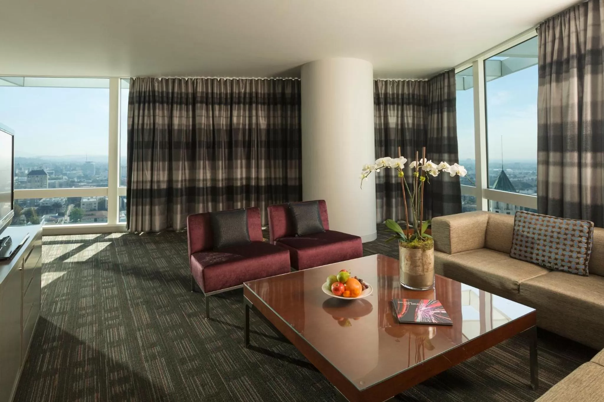 Bedroom in Loews Hollywood Hotel