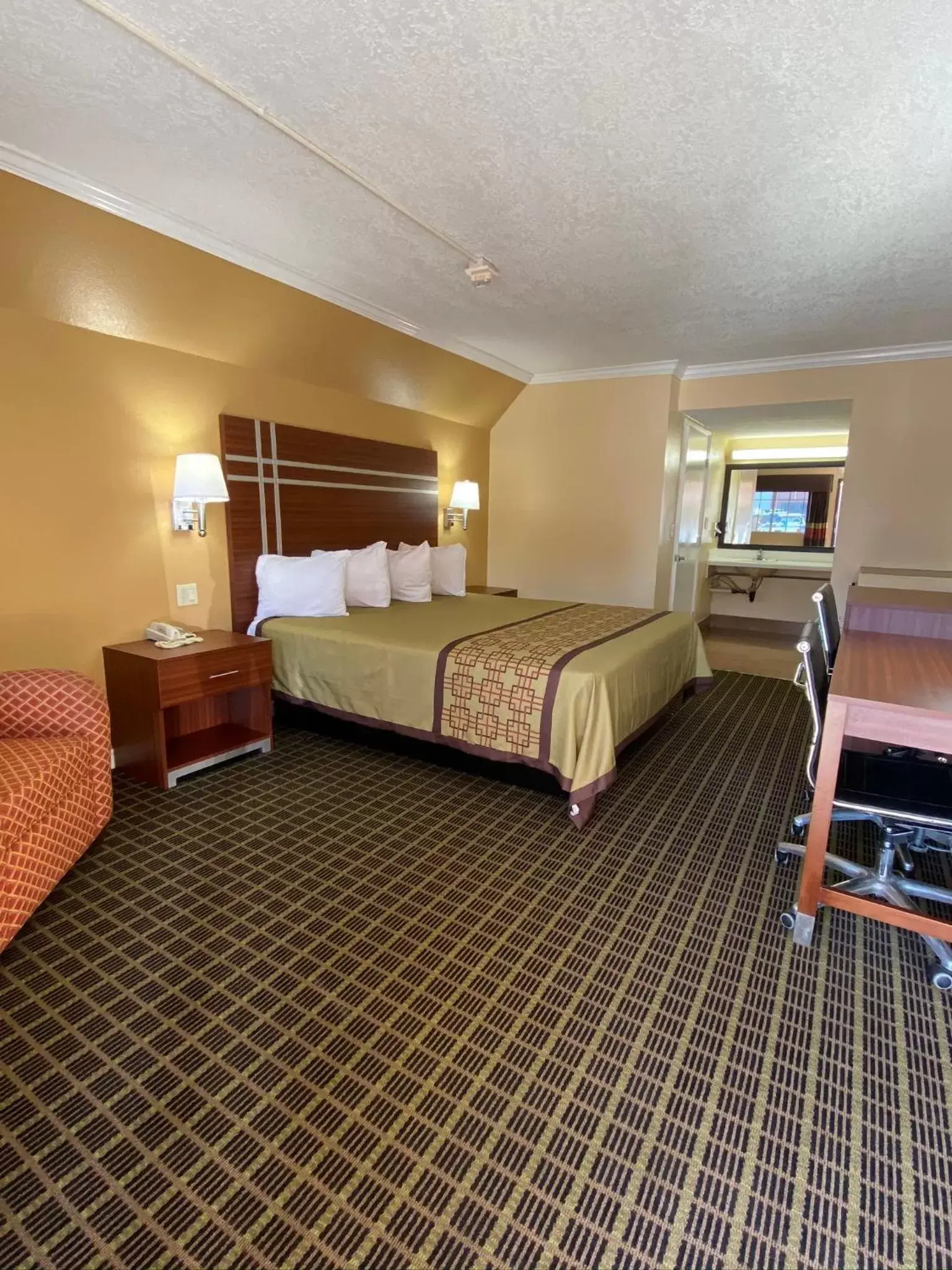 Bedroom, Bed in Americas Best Value Inn - Azusa/Pasadena