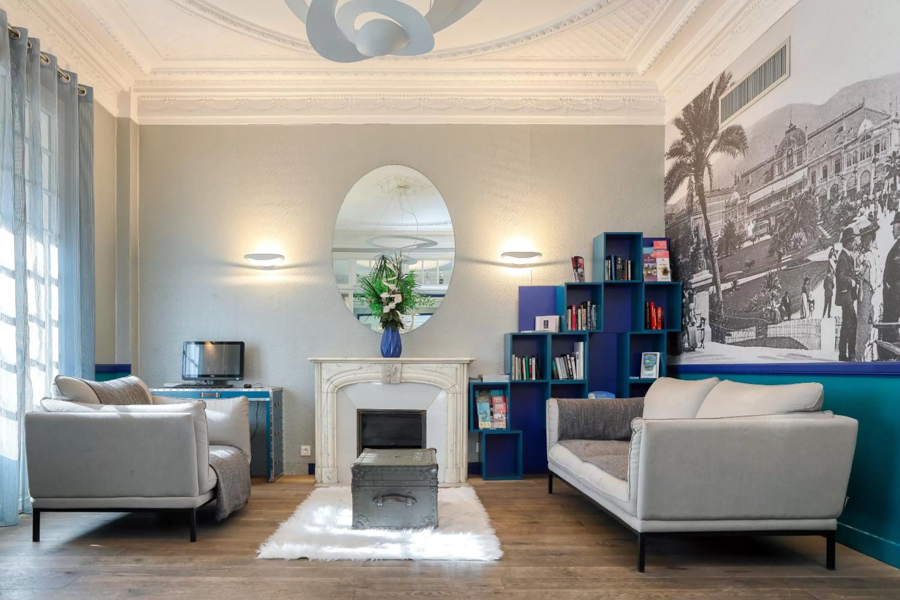 Living room in Nice Excelsior Centre ville by HappyCulture