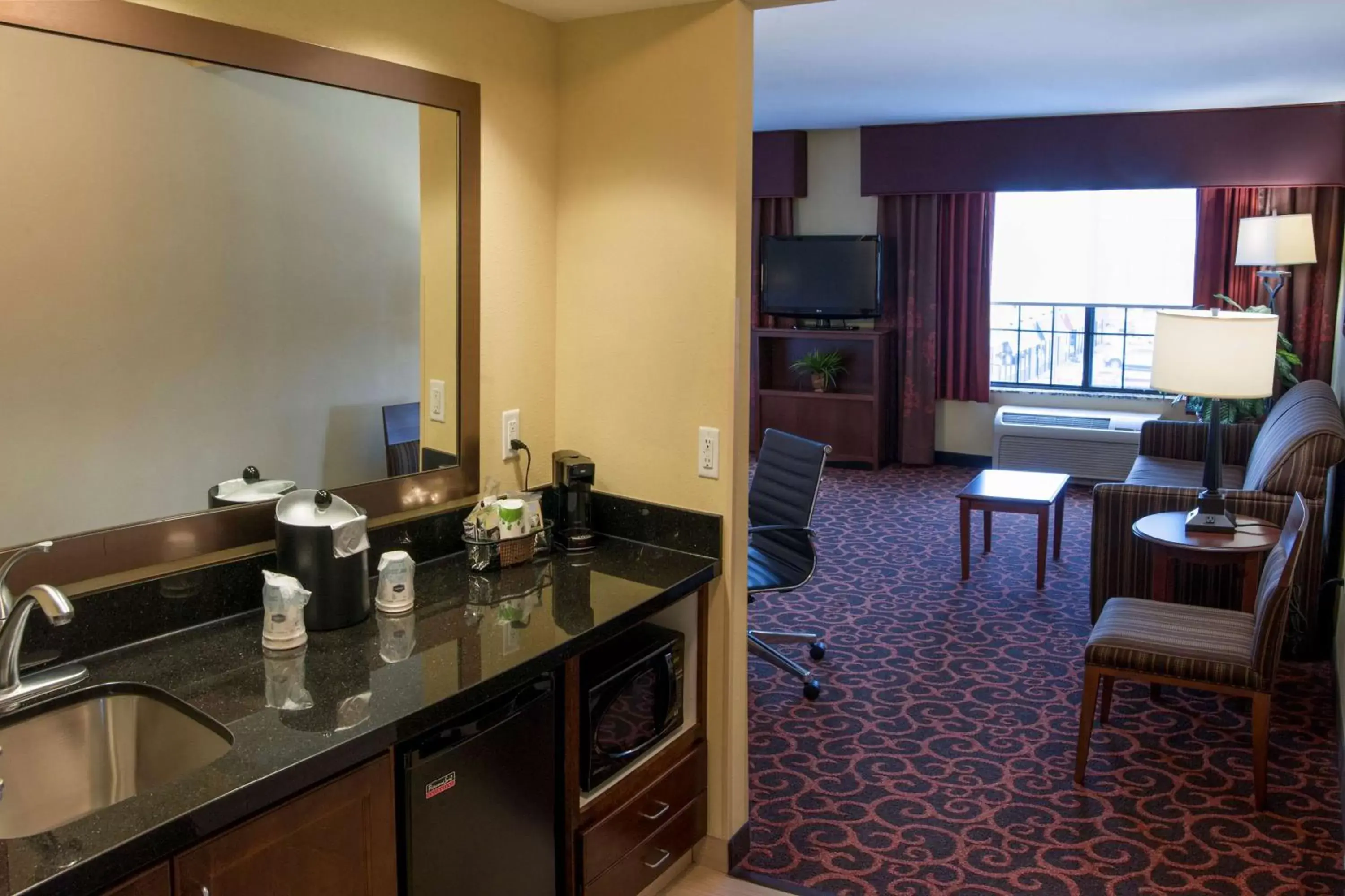 Kitchen or kitchenette in Hampton Inn & Suites Watertown