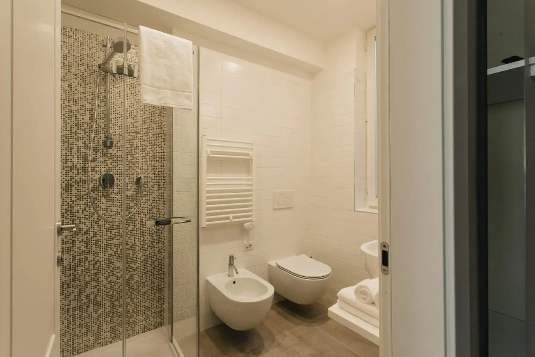 Shower, Bathroom in Livingstone B&B