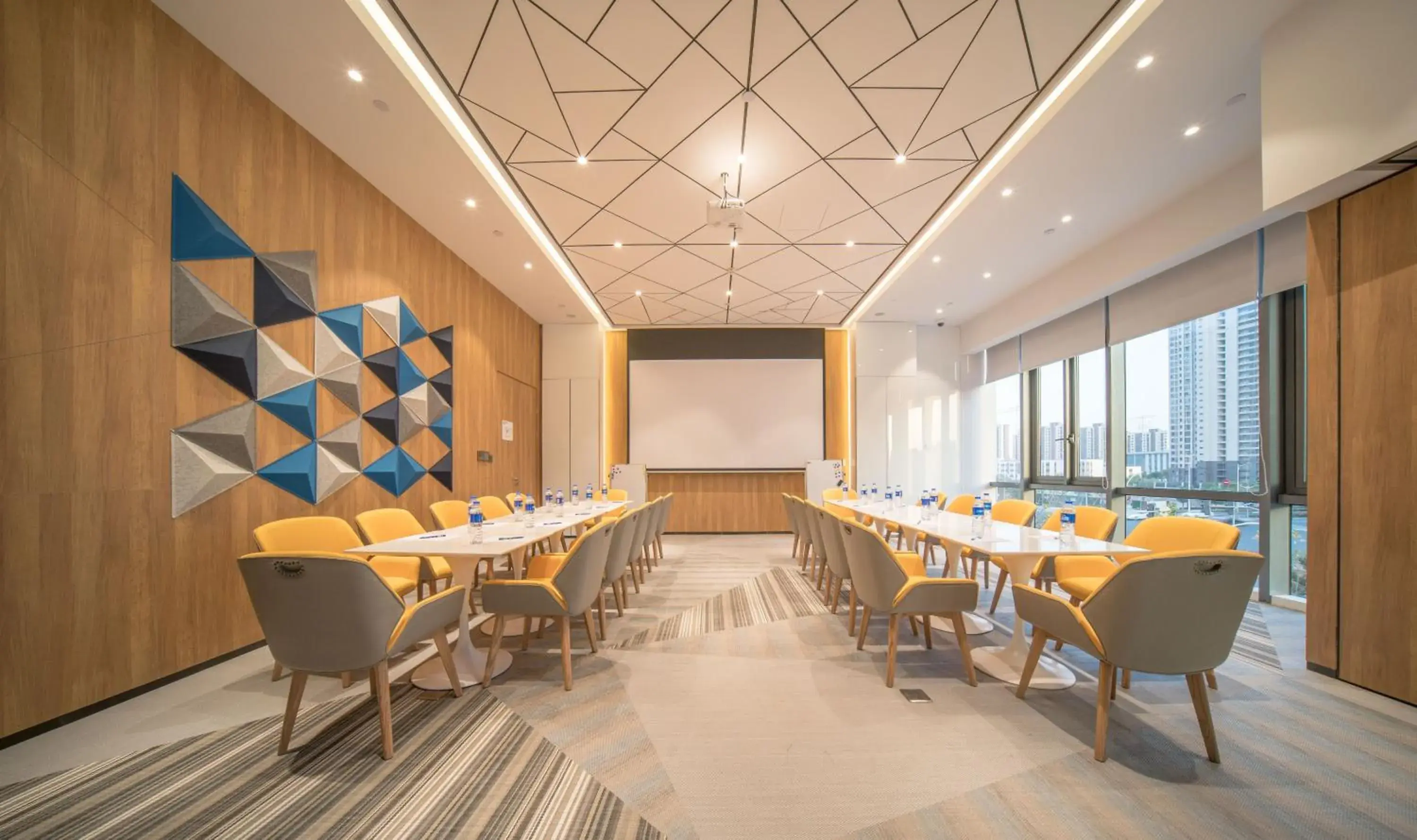 Meeting/conference room in Holiday Inn Express Shanghai Huijin, an IHG Hotel