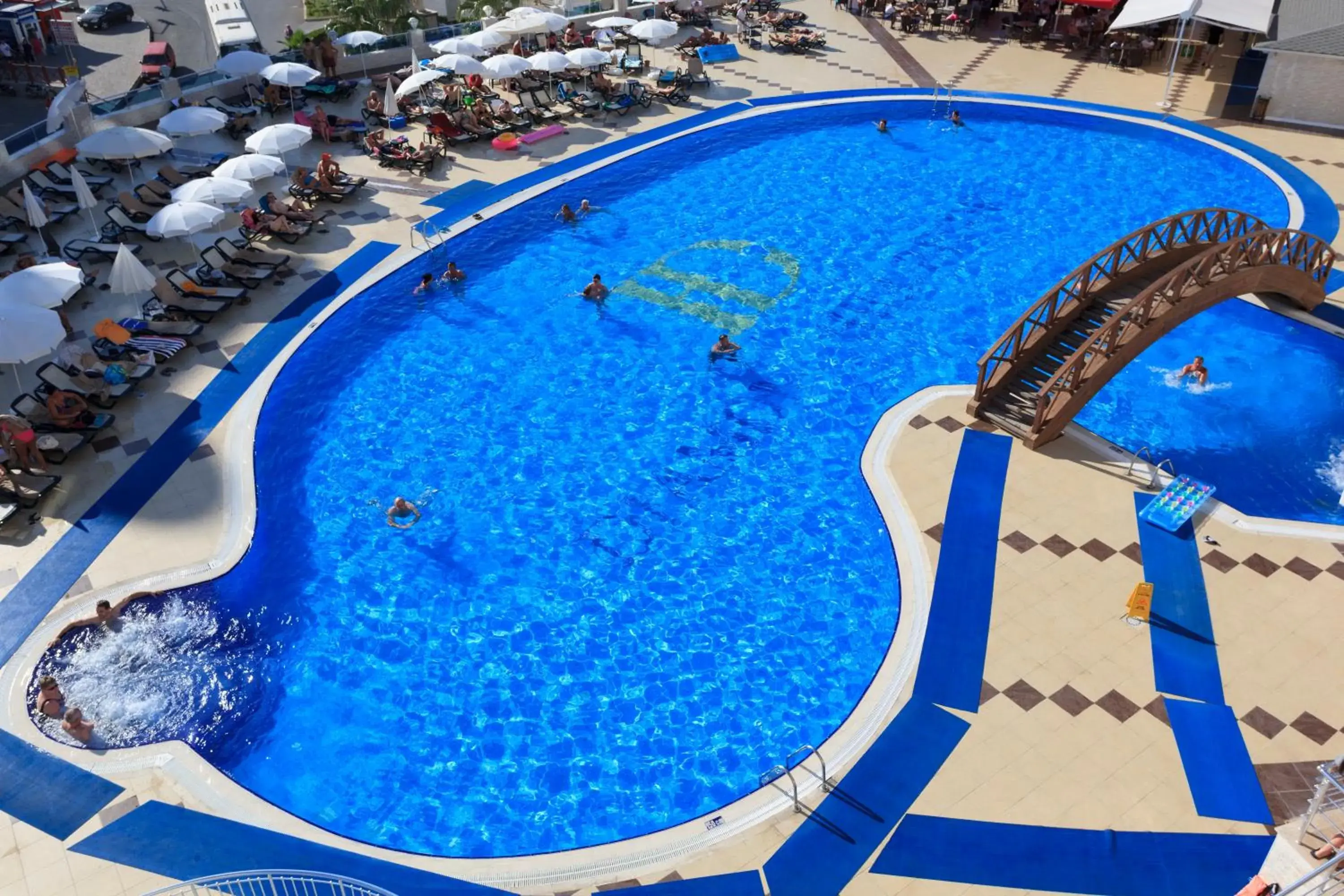 Swimming pool, Pool View in Hotel Diamond Hill Resort