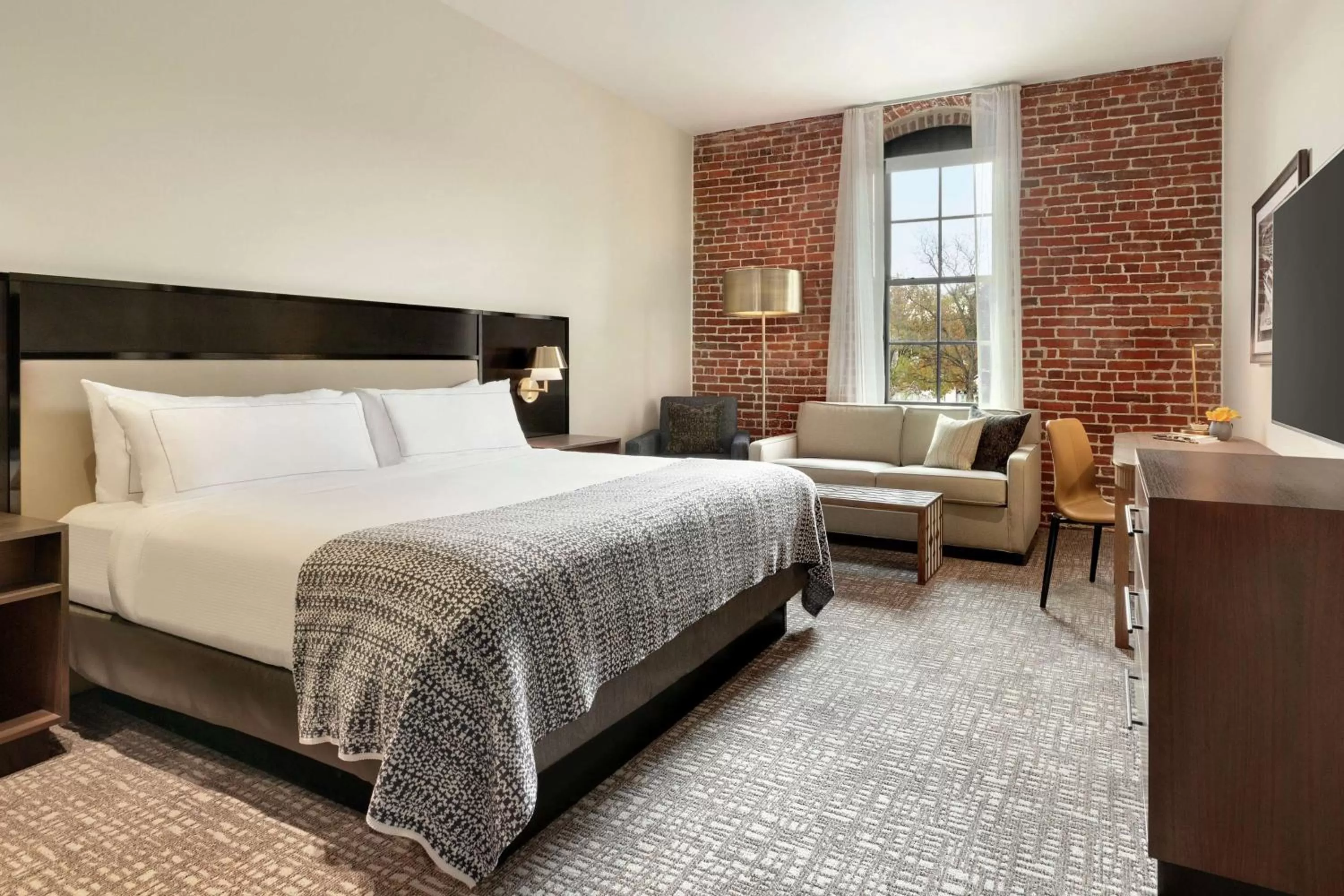 Apprentice King Studio Suite in The Wilbur Lititz, Tapestry Collection By Hilton