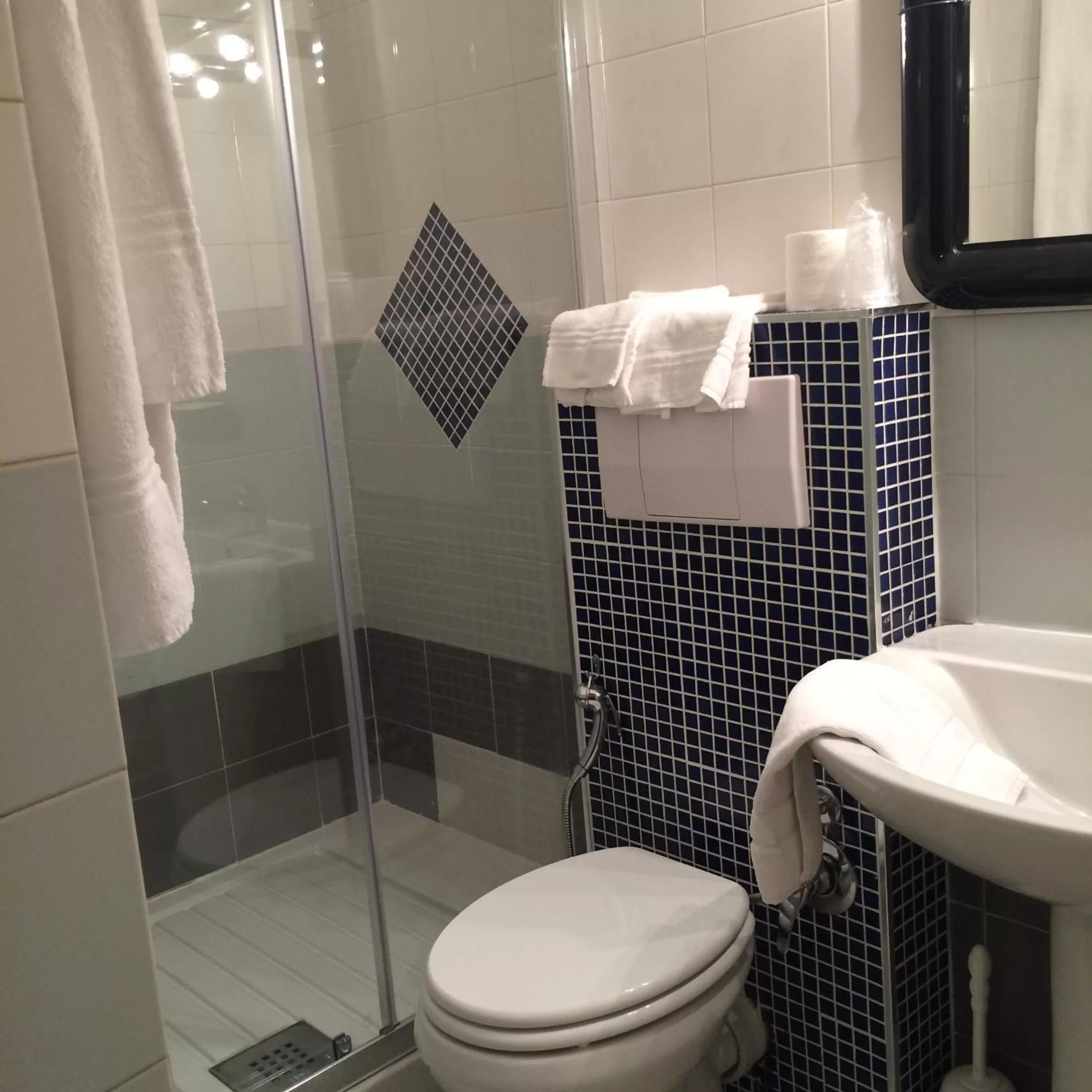 Shower in Hotel Letizia