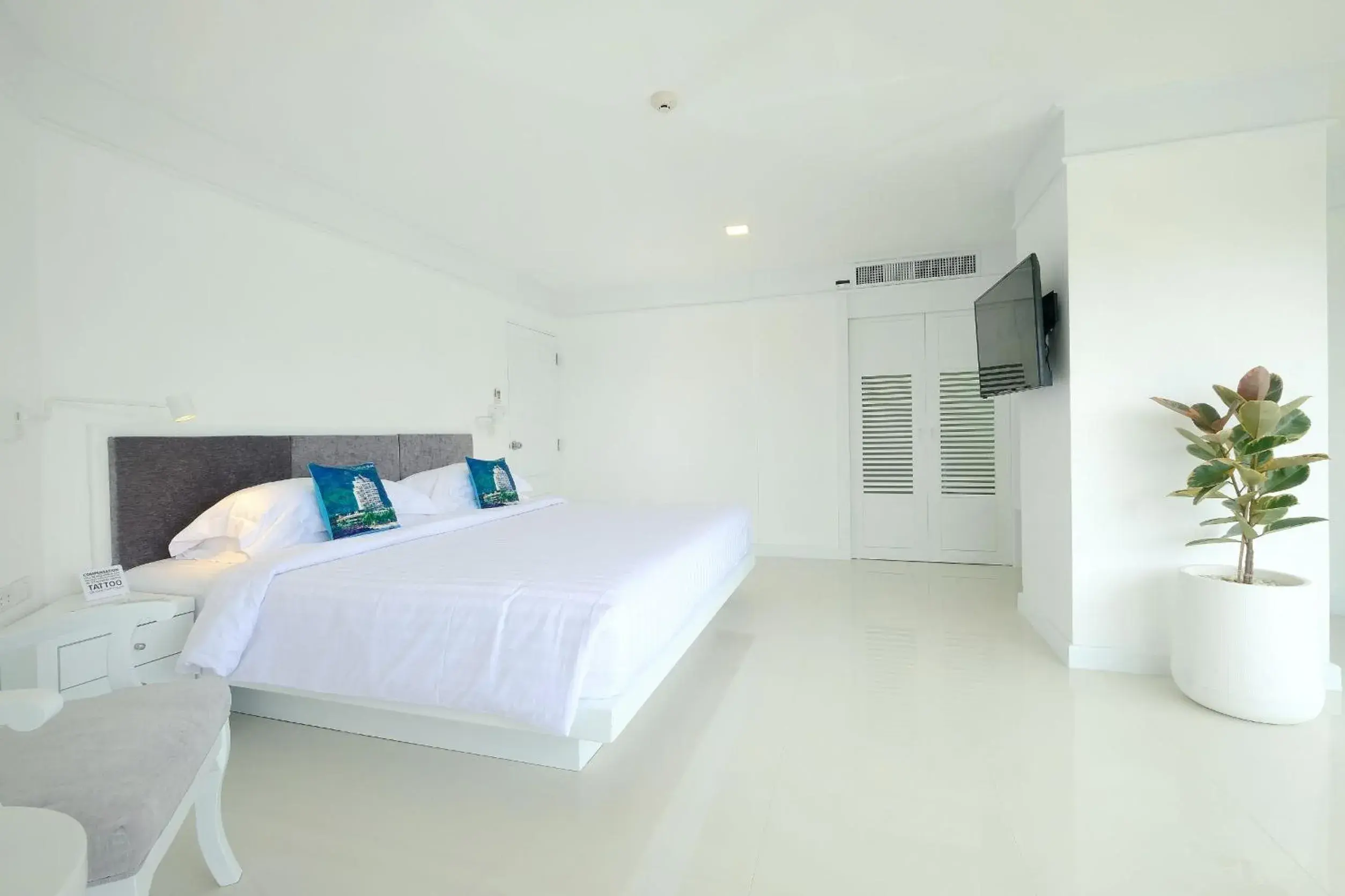 Bedroom, Bed in Andaman Beach Suites Hotel, Patong Phuket Bedroom, Bed in Andaman Beach Suites Hotel, Patong Phuket