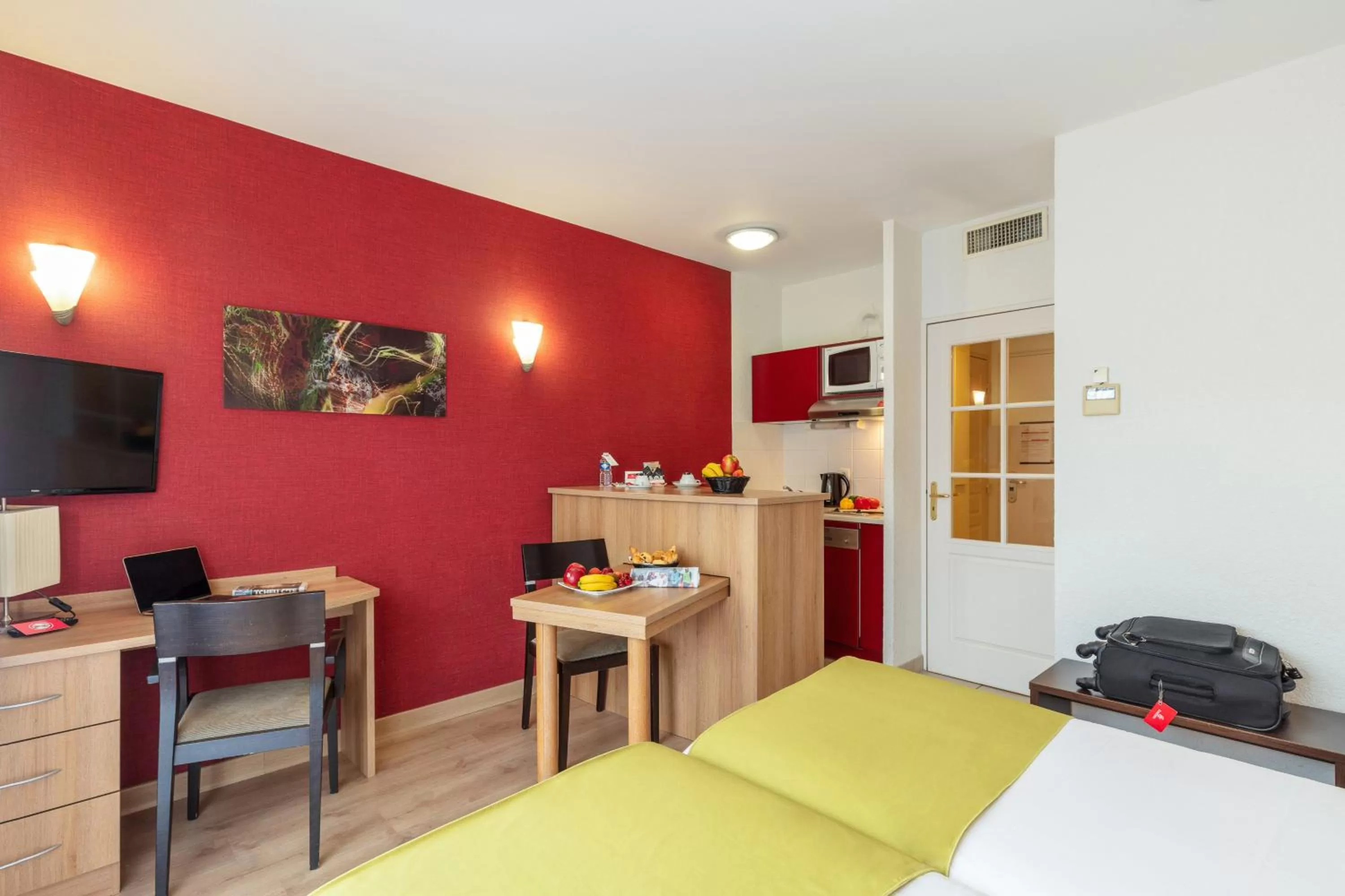 Photo of the whole room, Bed in Quality Aparthotel Divonne - Portes de Geneve