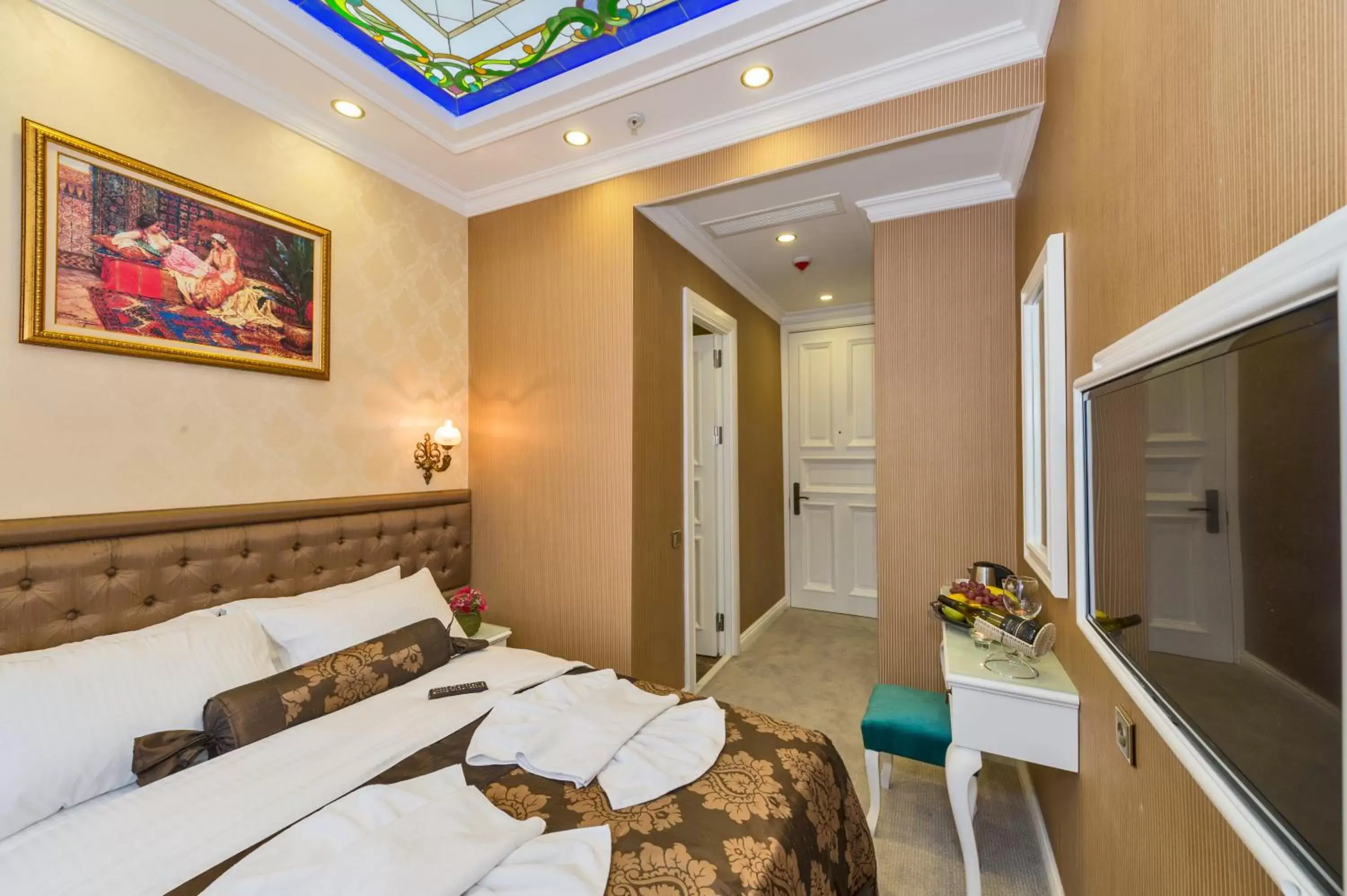 Bedroom in Alpek Hotel