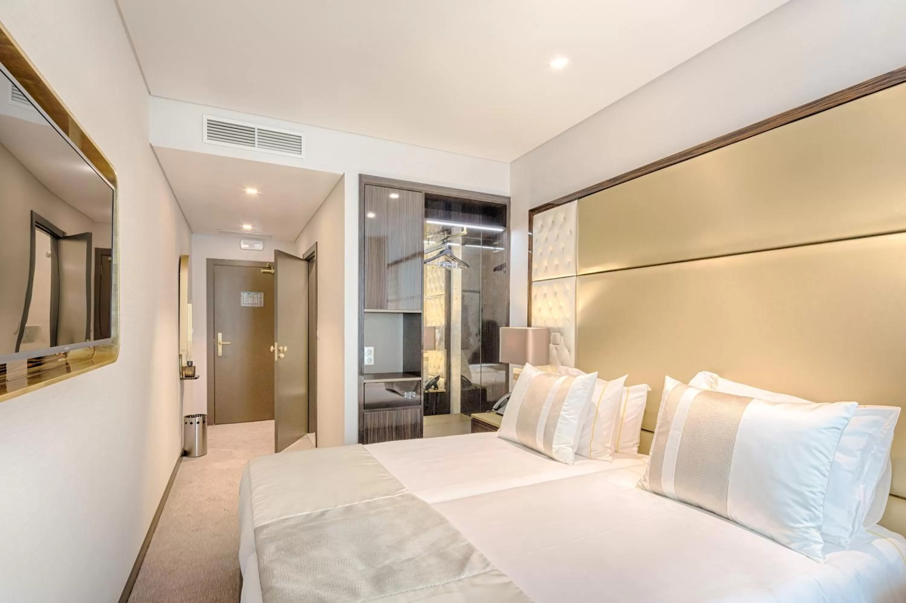 Bedroom, Bed in Hotel MeraPrime Gold Lisboa