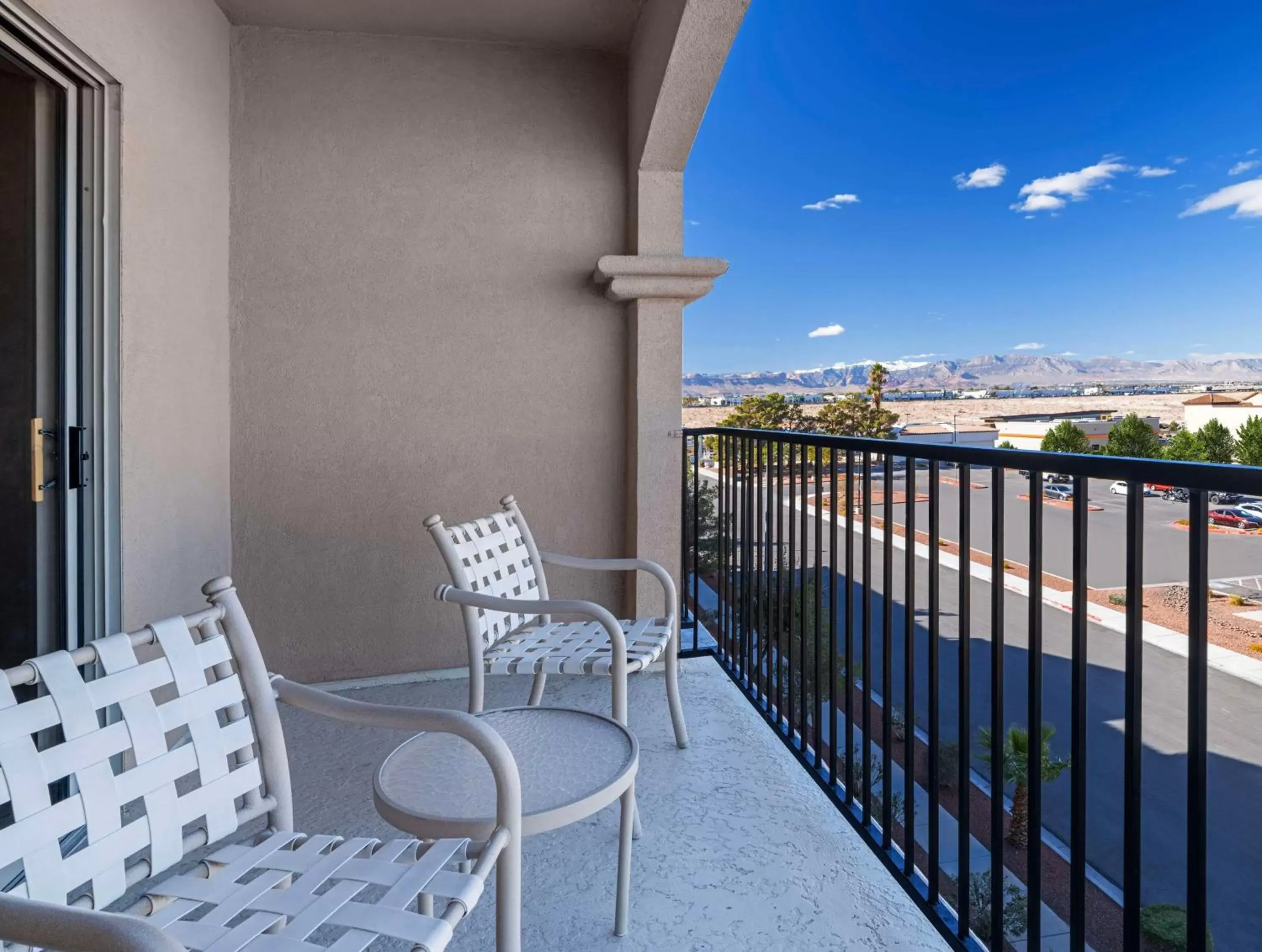 View (from property/room), Balcony/Terrace in Hilton Garden Inn Las Vegas Strip South