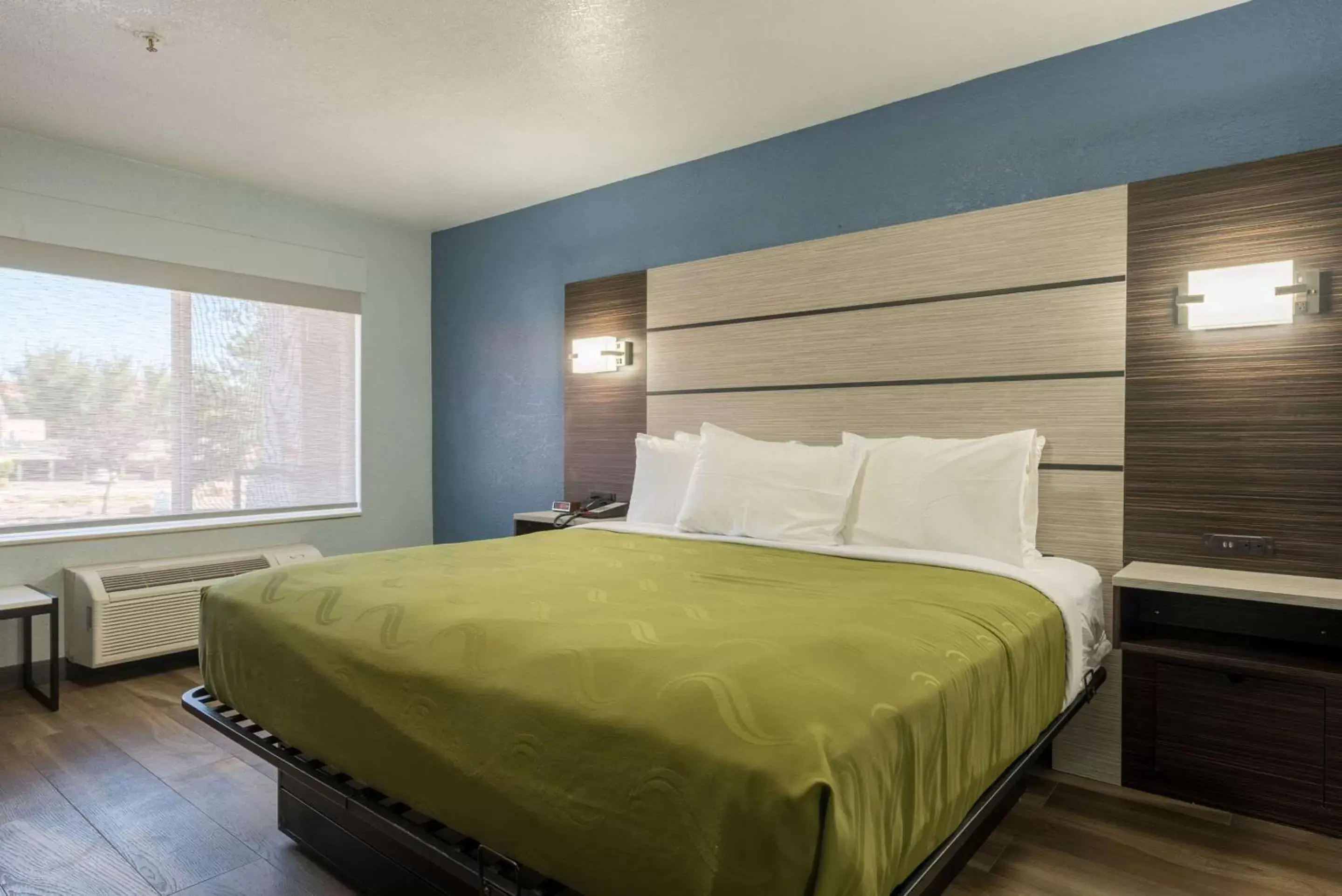 Bedroom, Bed in Quality Inn & Suites Manitou Springs at Pikes Peak