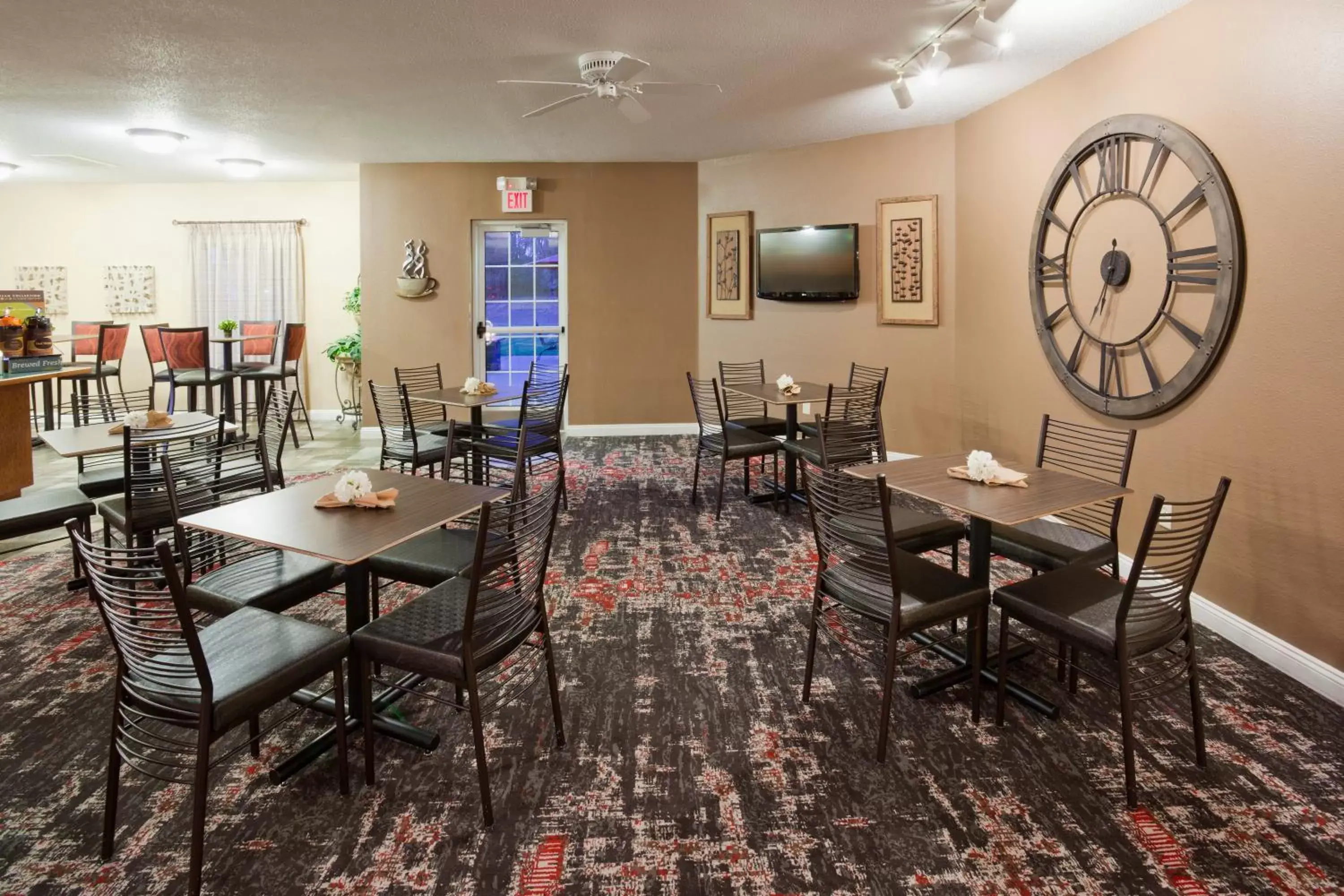 Breakfast, Restaurant/Places to Eat in GrandStay Residential Suites Hotel - Eau Claire