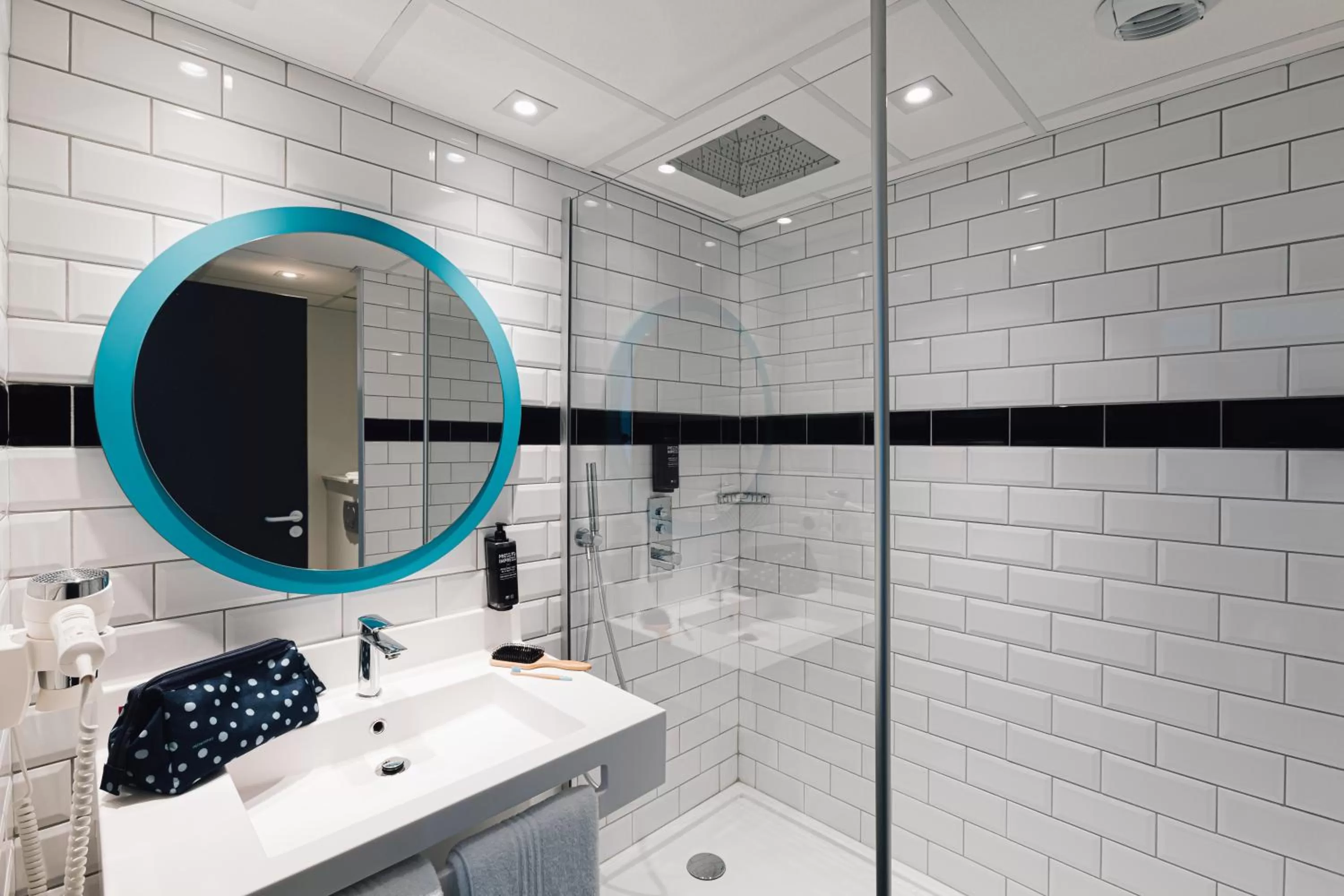 Bathroom in ibis Styles Nancy Laxou