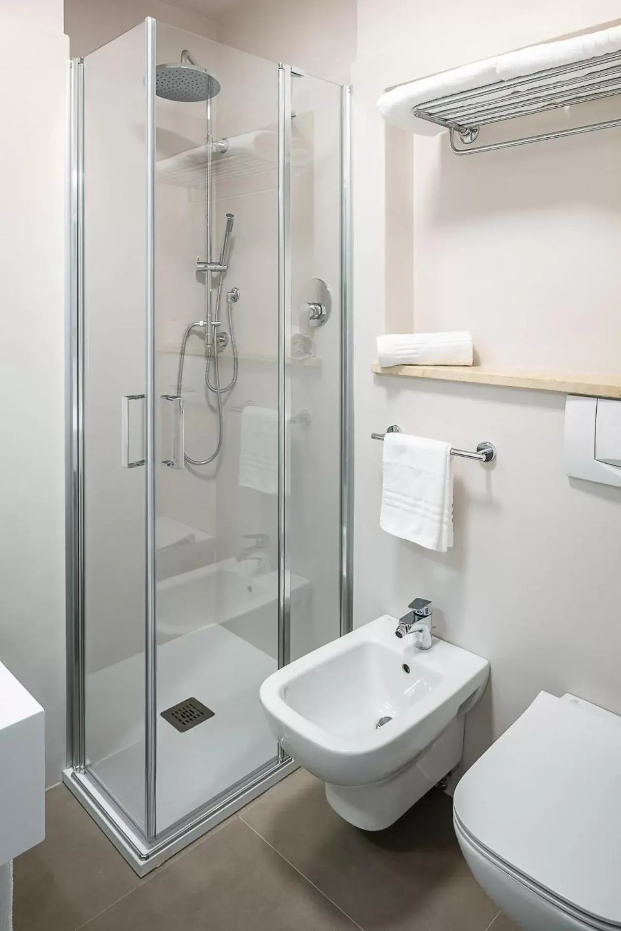 Shower, Bathroom in Hotel Carlo Felice