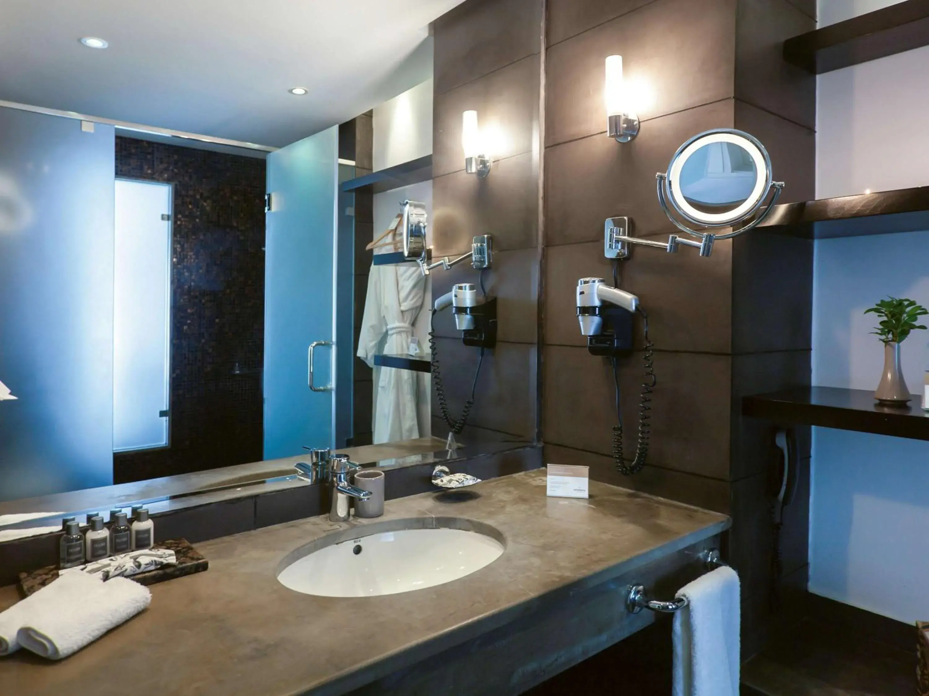 Photo of the whole room, Bathroom in Mövenpick Hotel Gammarth Tunis