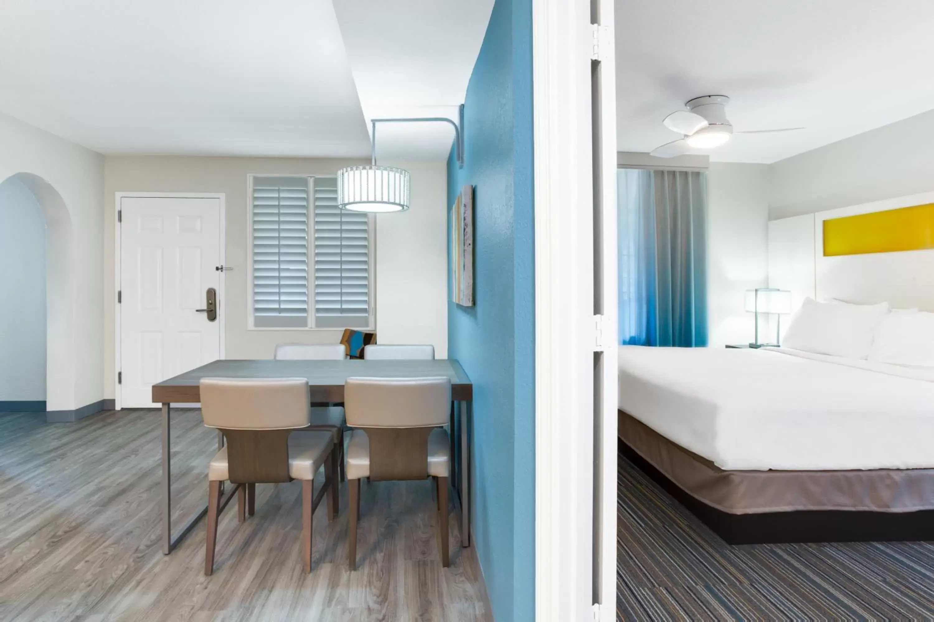 Bedroom in Holiday Inn Resort Orlando Suites - Waterpark, an IHG Hotel