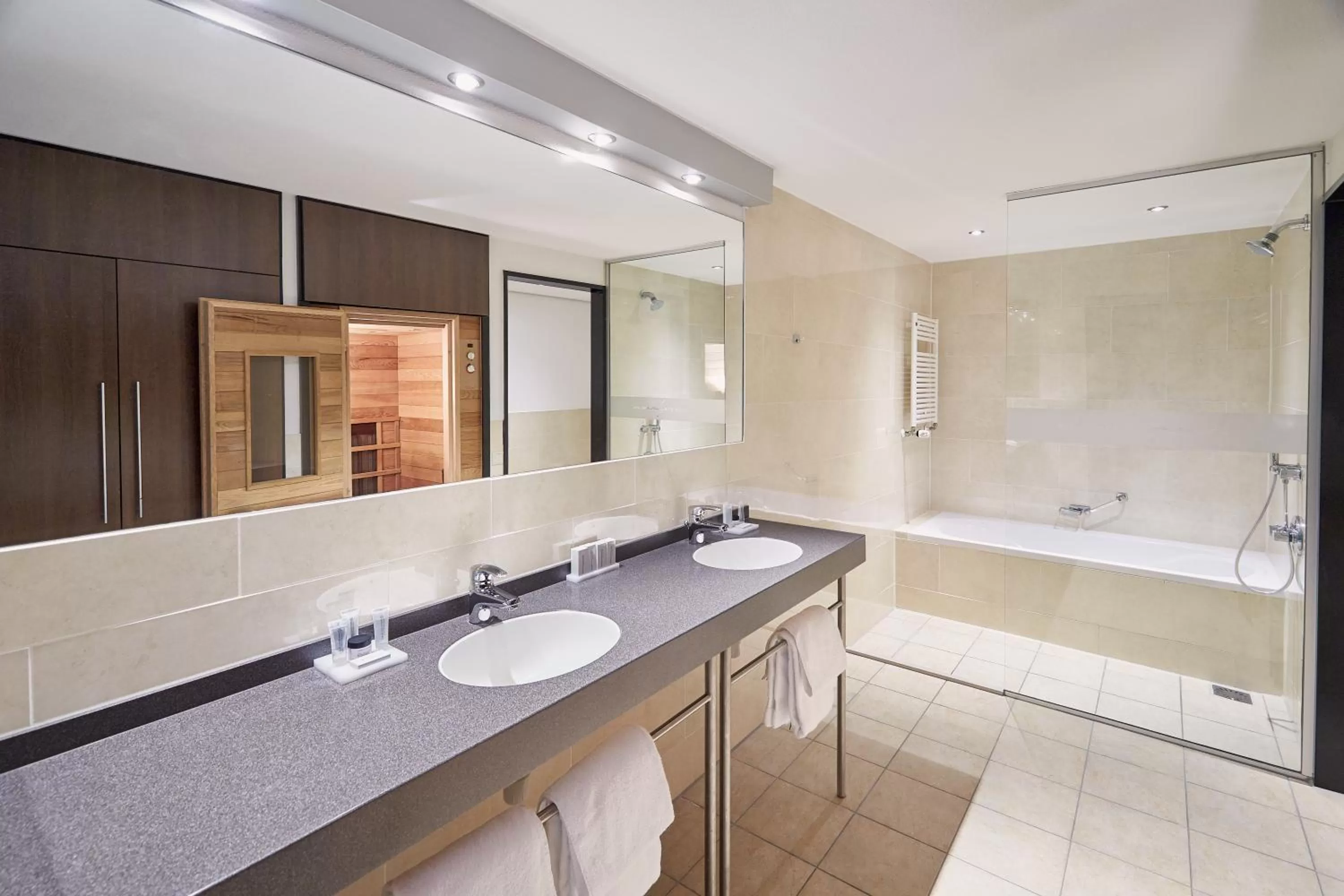 Bathroom in Van der Valk Hotel ARA Zwijndrecht