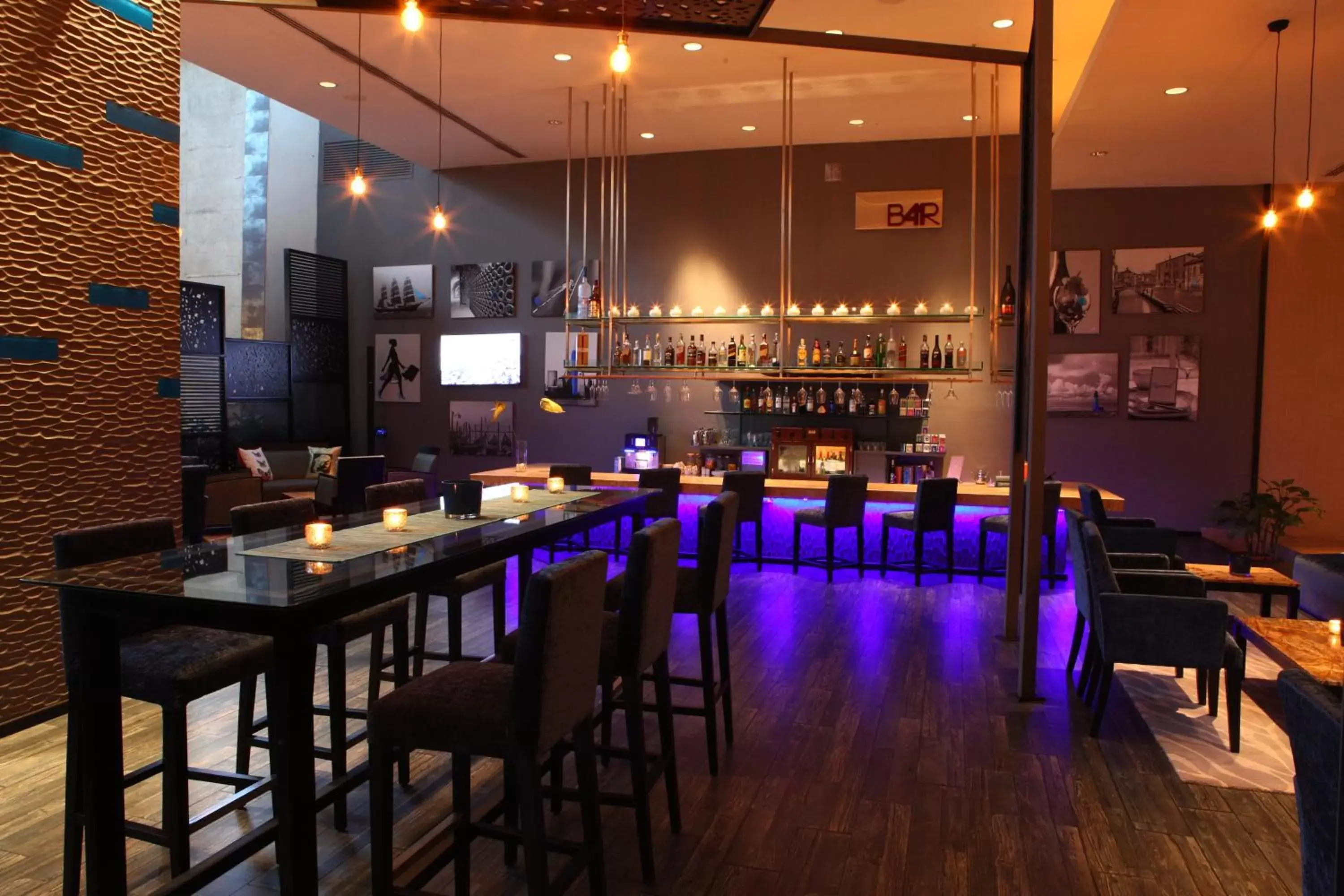 Lounge or bar, Restaurant/Places to Eat in Radisson Blu Plaza Hotel Hyderabad Banjara Hills