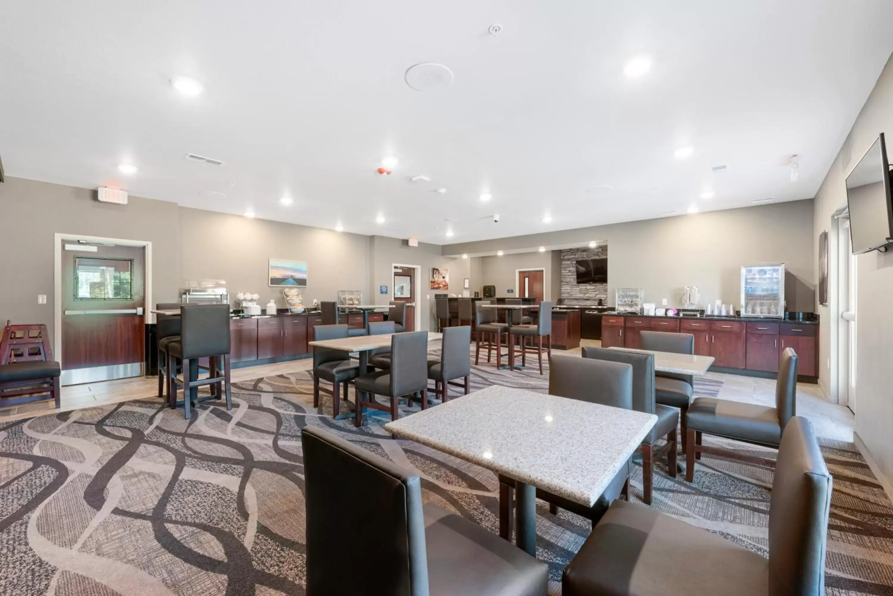 Breakfast, Restaurant/Places to Eat in Cobblestone Hotel & Suites - Urbana