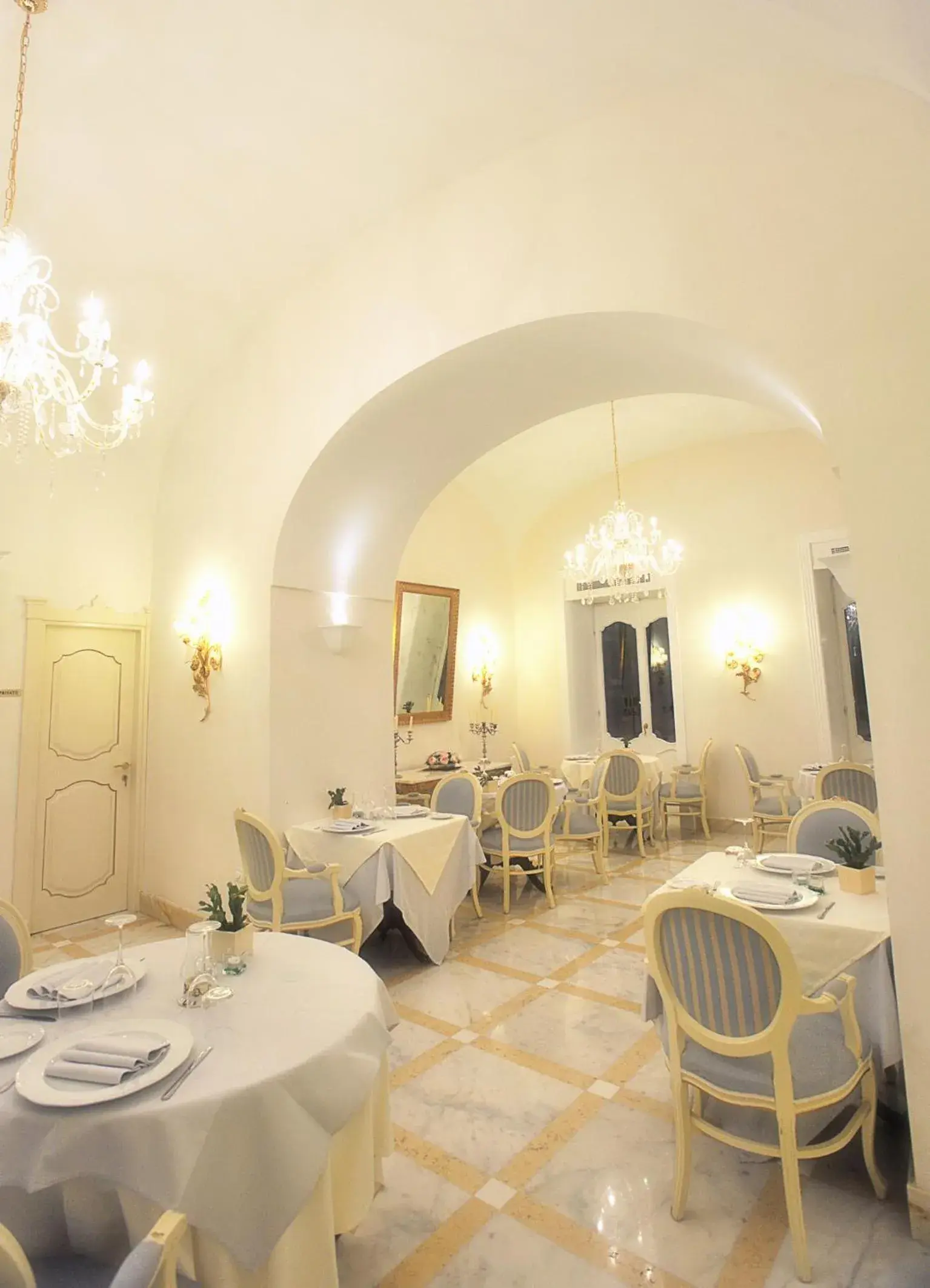 Restaurant/Places to Eat in Hotel Villa Fraulo