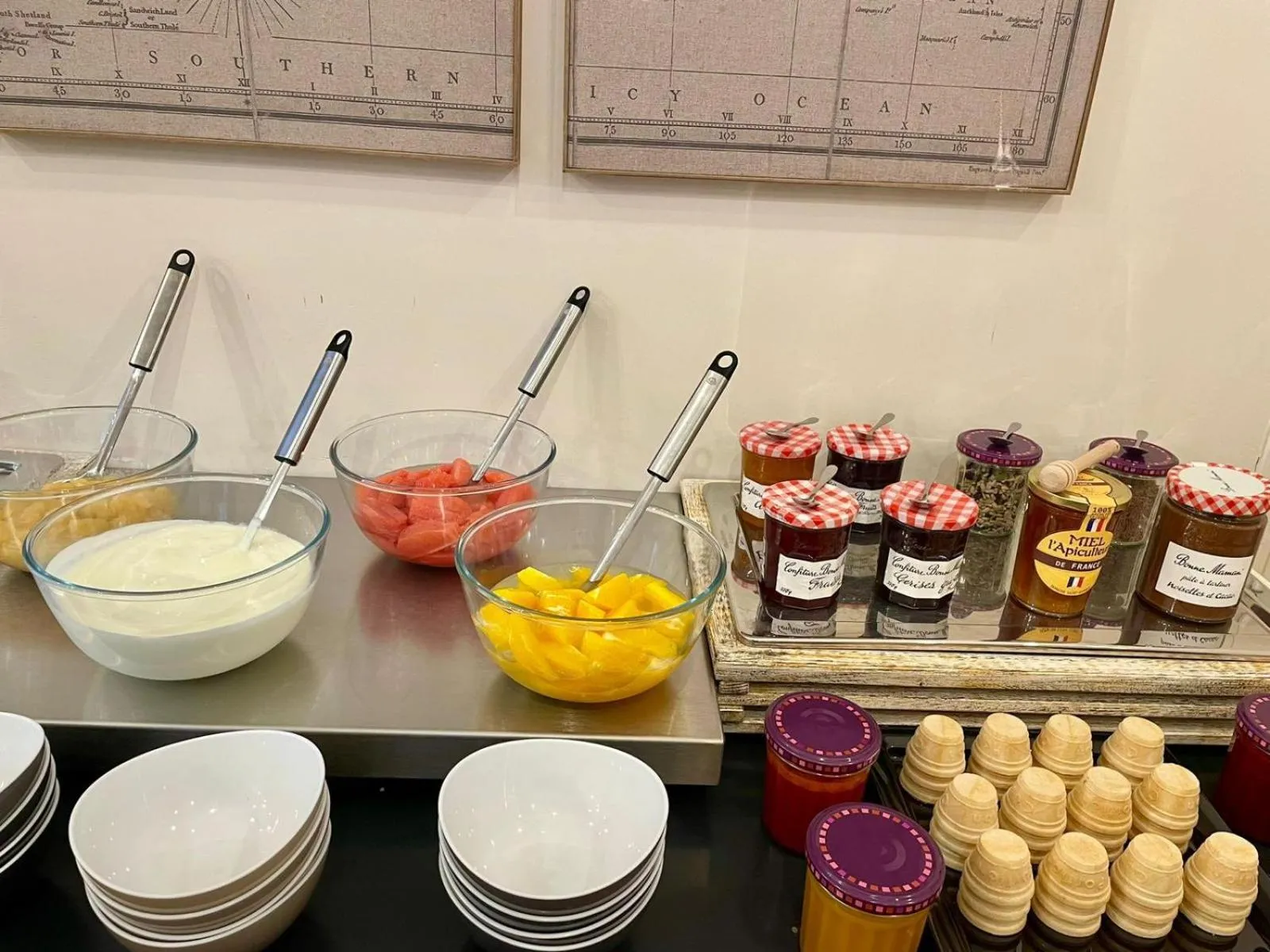 Breakfast in Royal Hôtel Angers