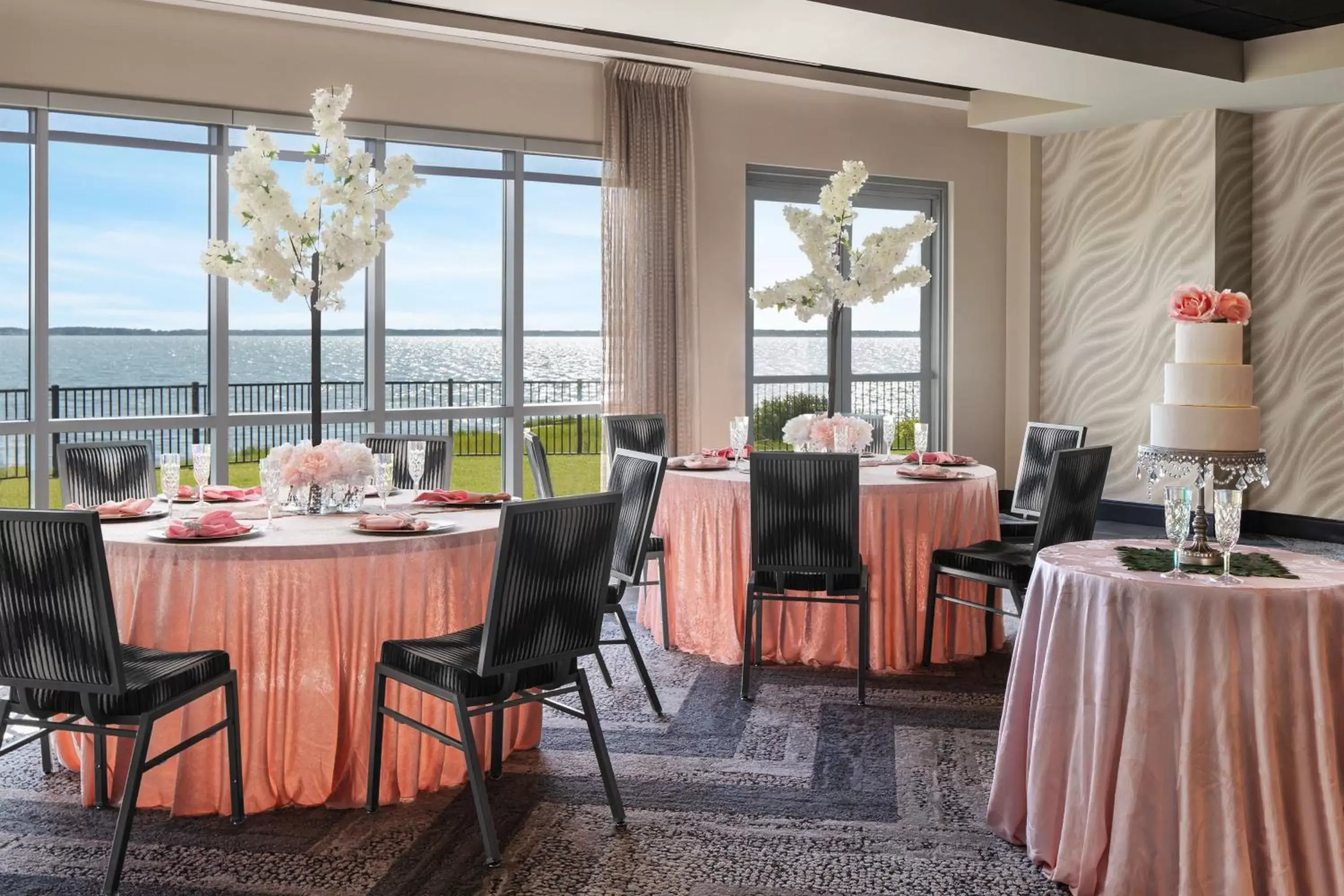 Meeting/conference room, Restaurant/Places to Eat in Aloft Ocean City