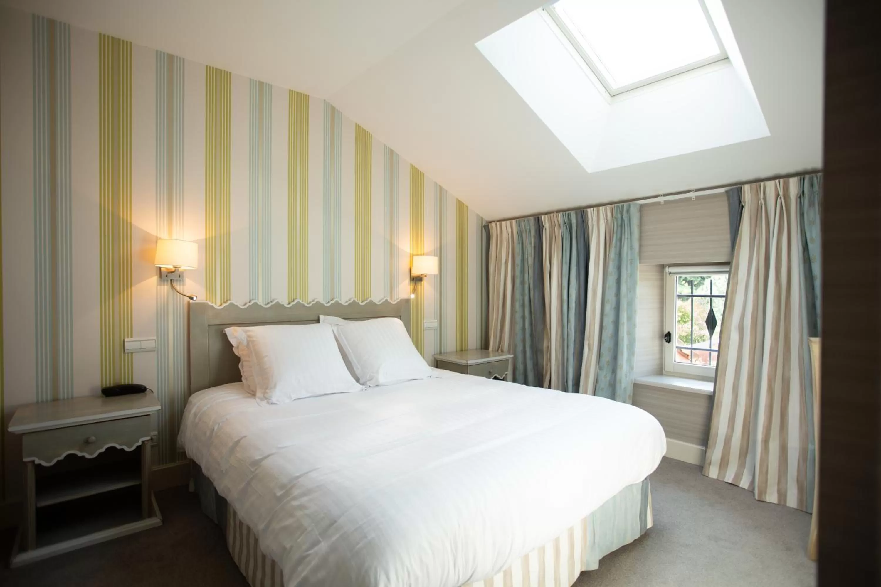 Bedroom, Bed in Le Square