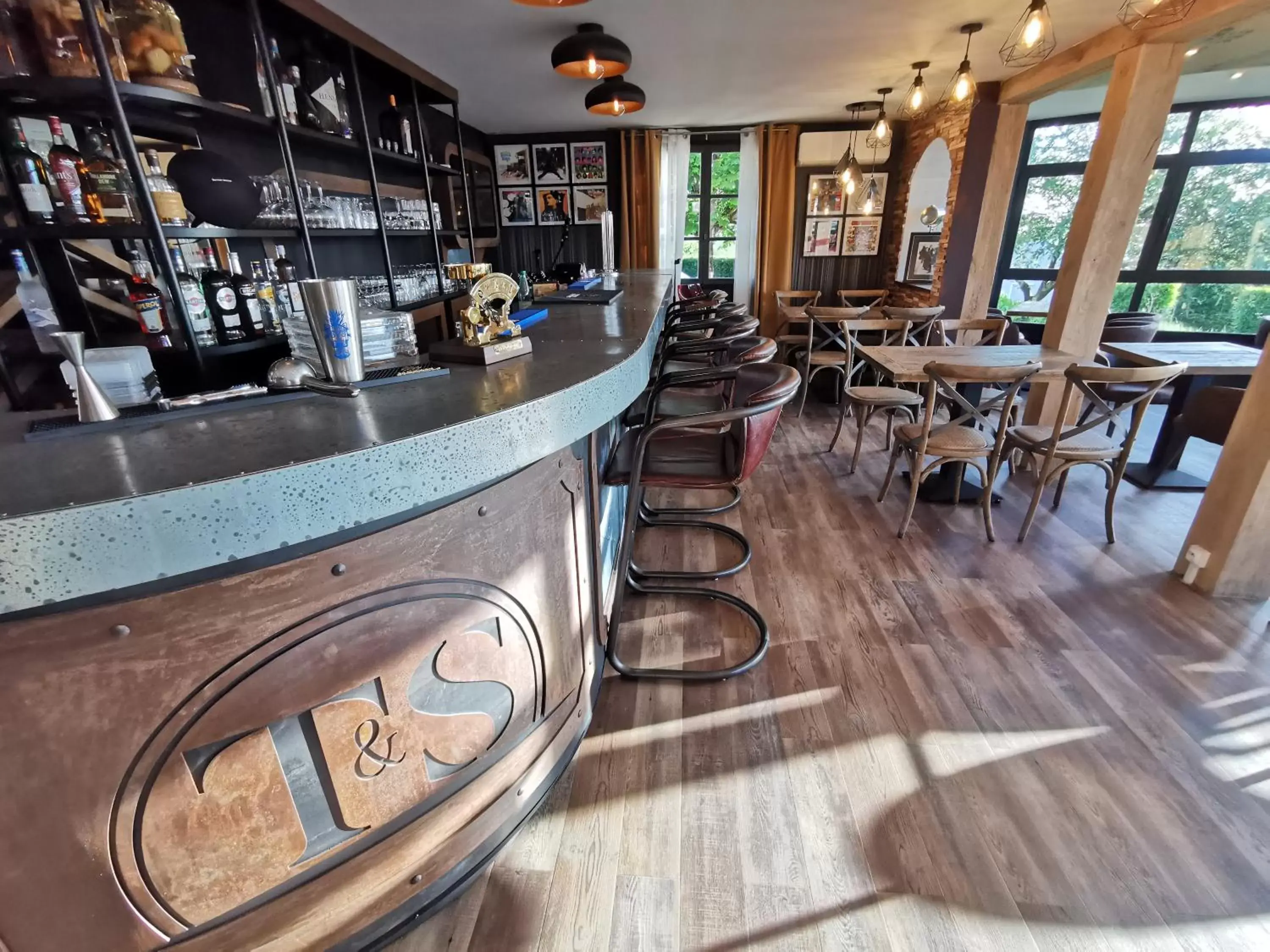 Lounge or bar, Lounge/Bar in Les Terrasses de Saumur - Hôtel & Appartements - Restaurant & Spa (Logis)