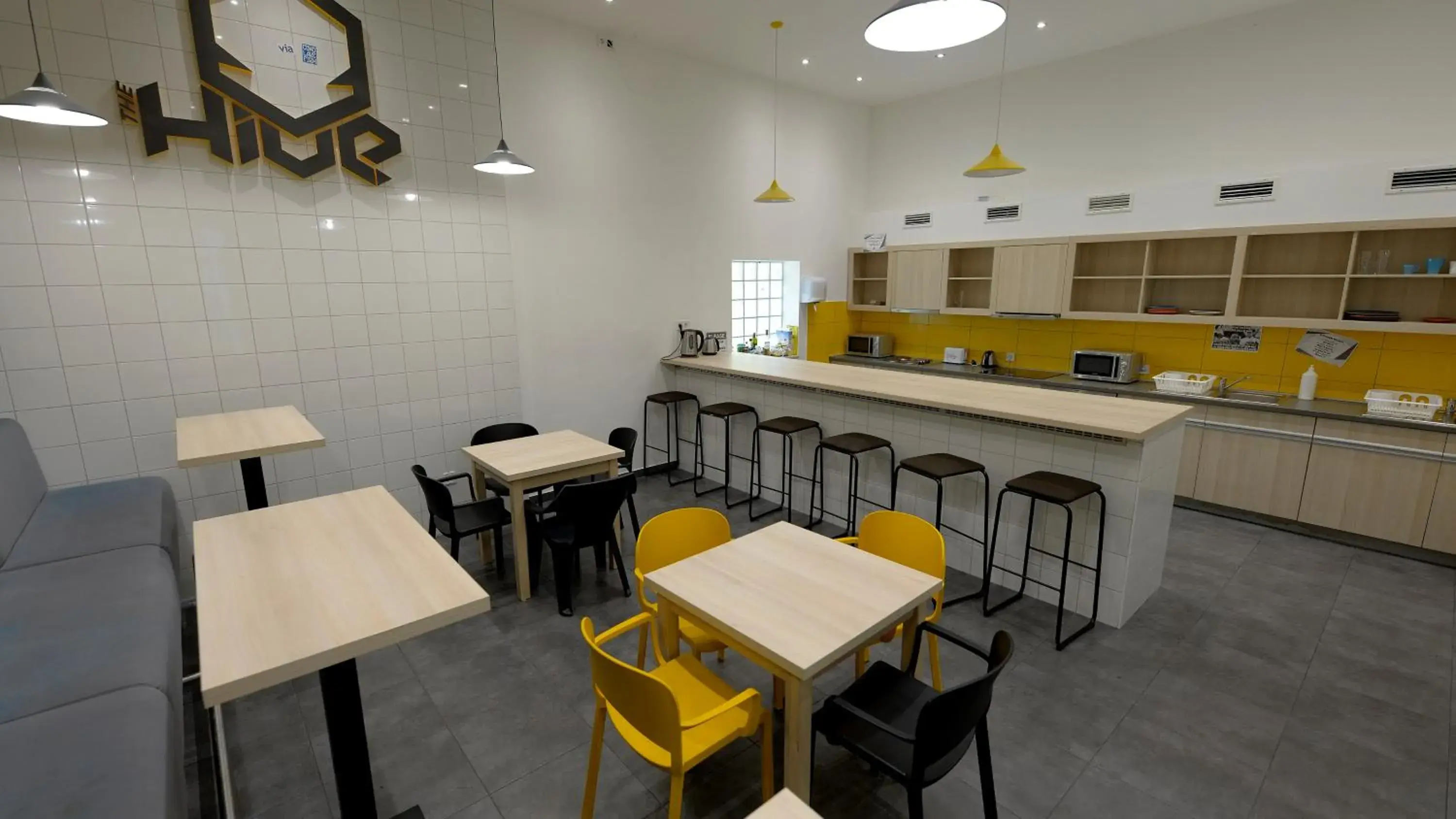 Kitchen or kitchenette, Restaurant/Places to Eat in The Hive Party Hostel Budapest