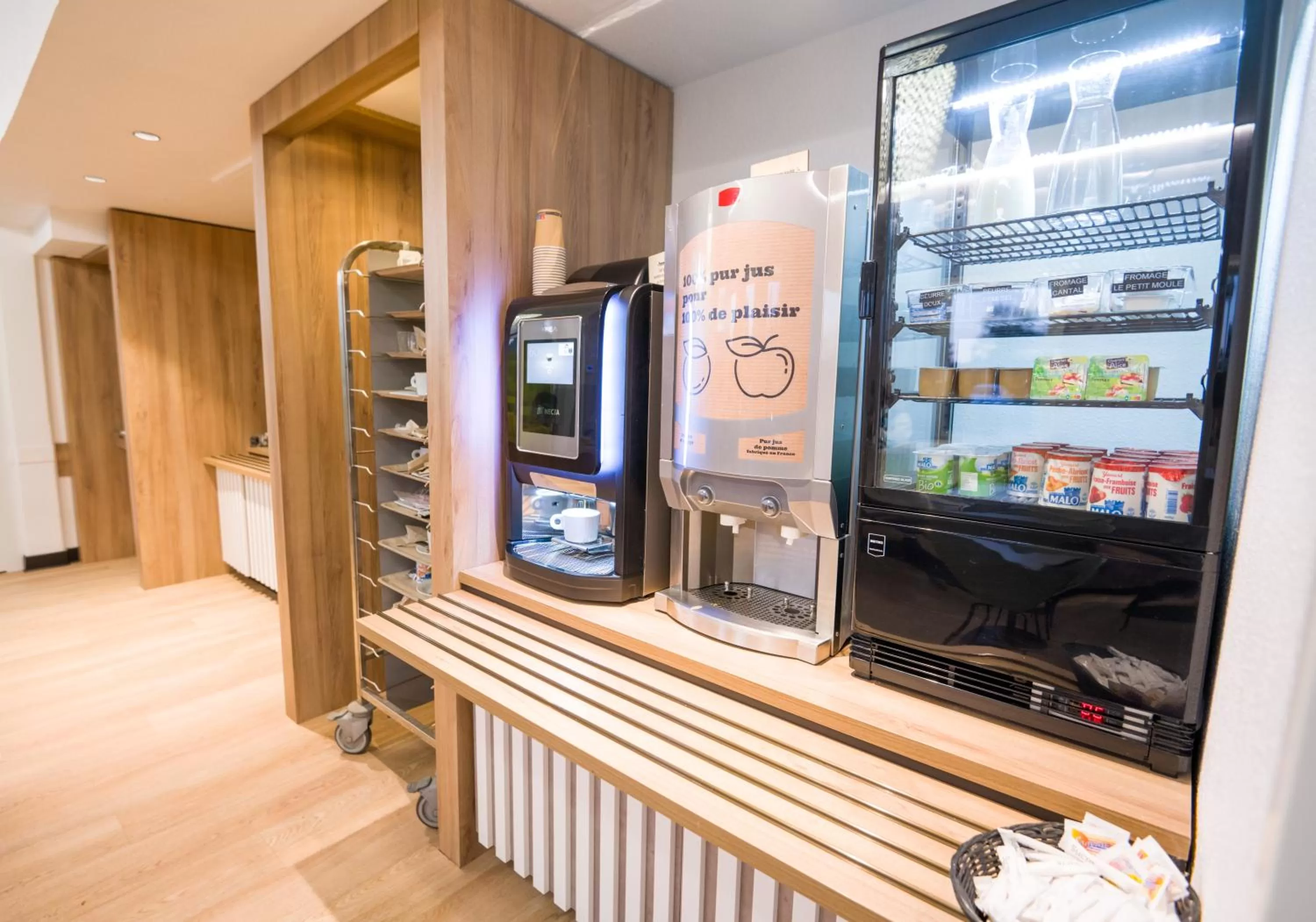 Food and drinks in B&B HOTEL Bordeaux Mérignac Aéroport