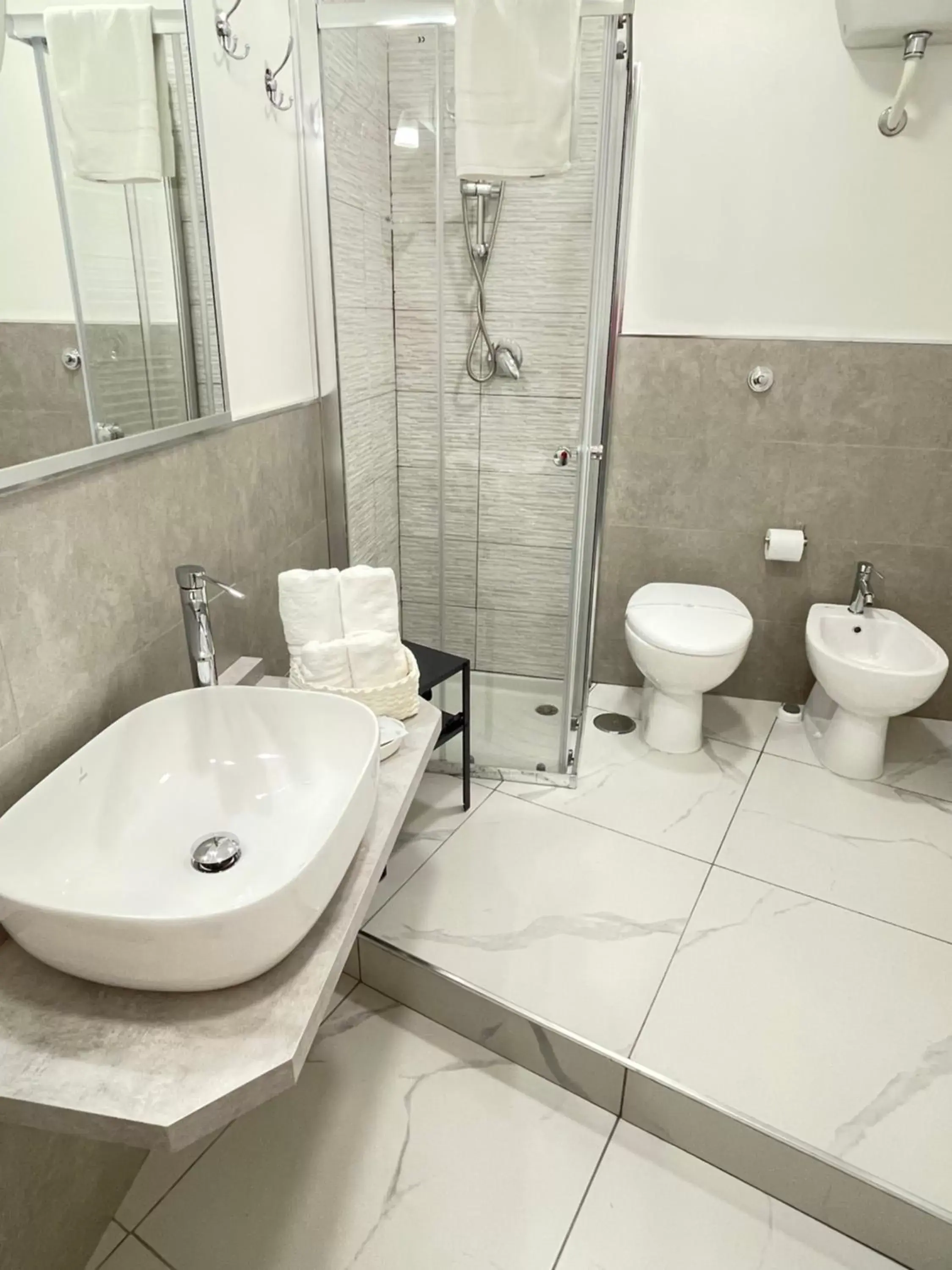 Shower, Bathroom in AdAstra b&b