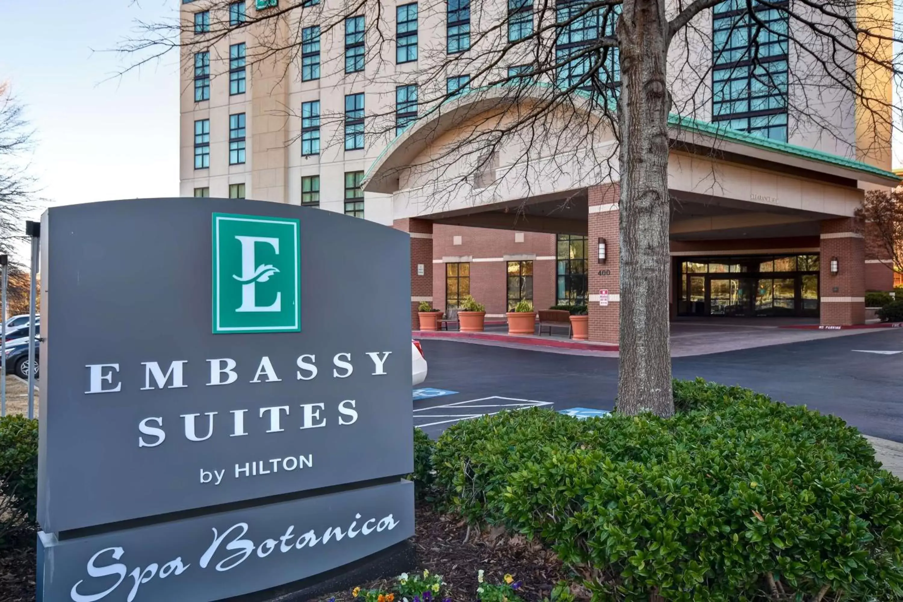 Property Building in Embassy Suites Hot Springs - Hotel & Spa